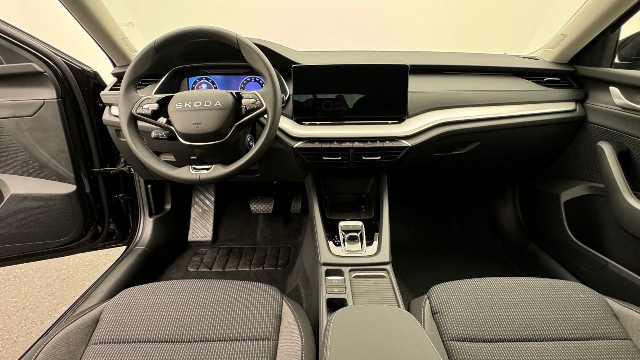 SKODA Octavia Combi 1.5 TSI mHEV DSG Selection-image-5