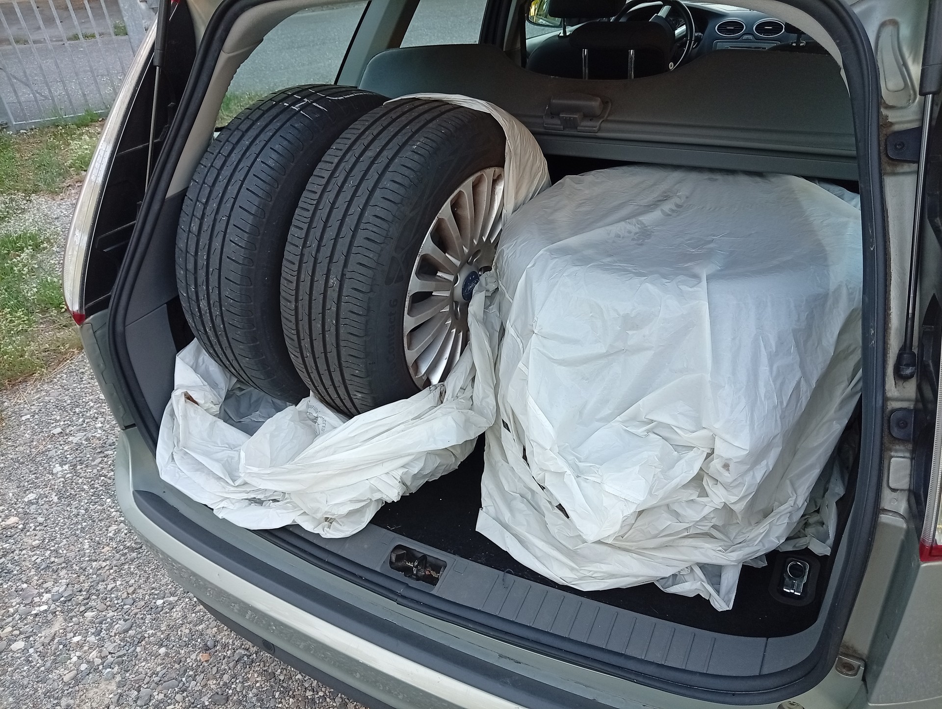 FORD Focus 2.0i Titanium-image-12