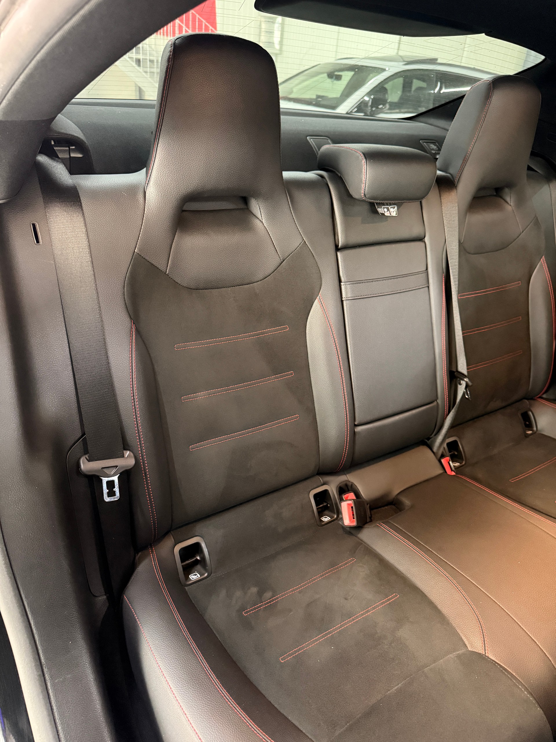 MERCEDES-BENZ CLA 250 4Matic Swiss Star 7G-DCT-image-25
