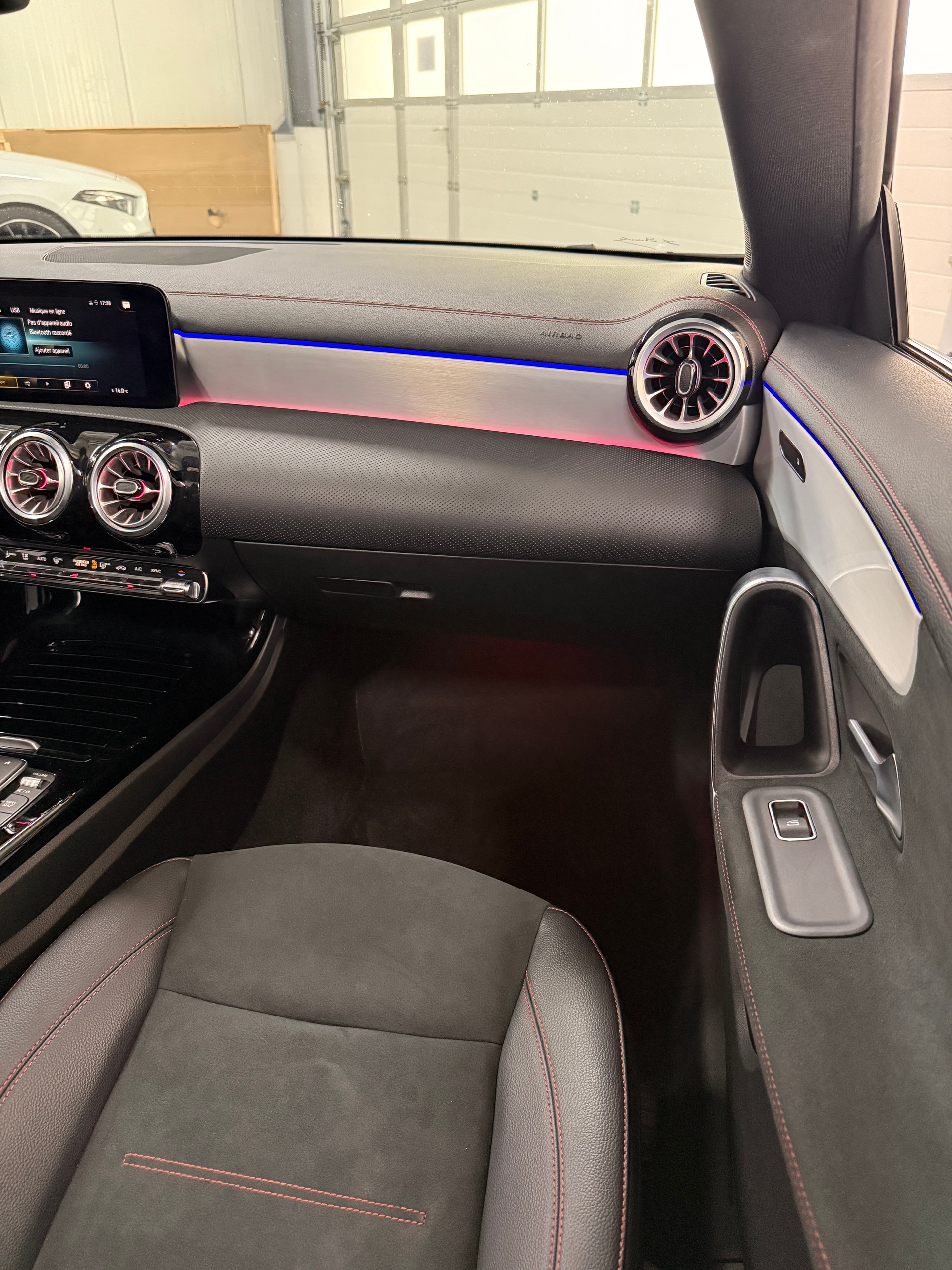 MERCEDES-BENZ CLA 250 4Matic Swiss Star 7G-DCT-image-14