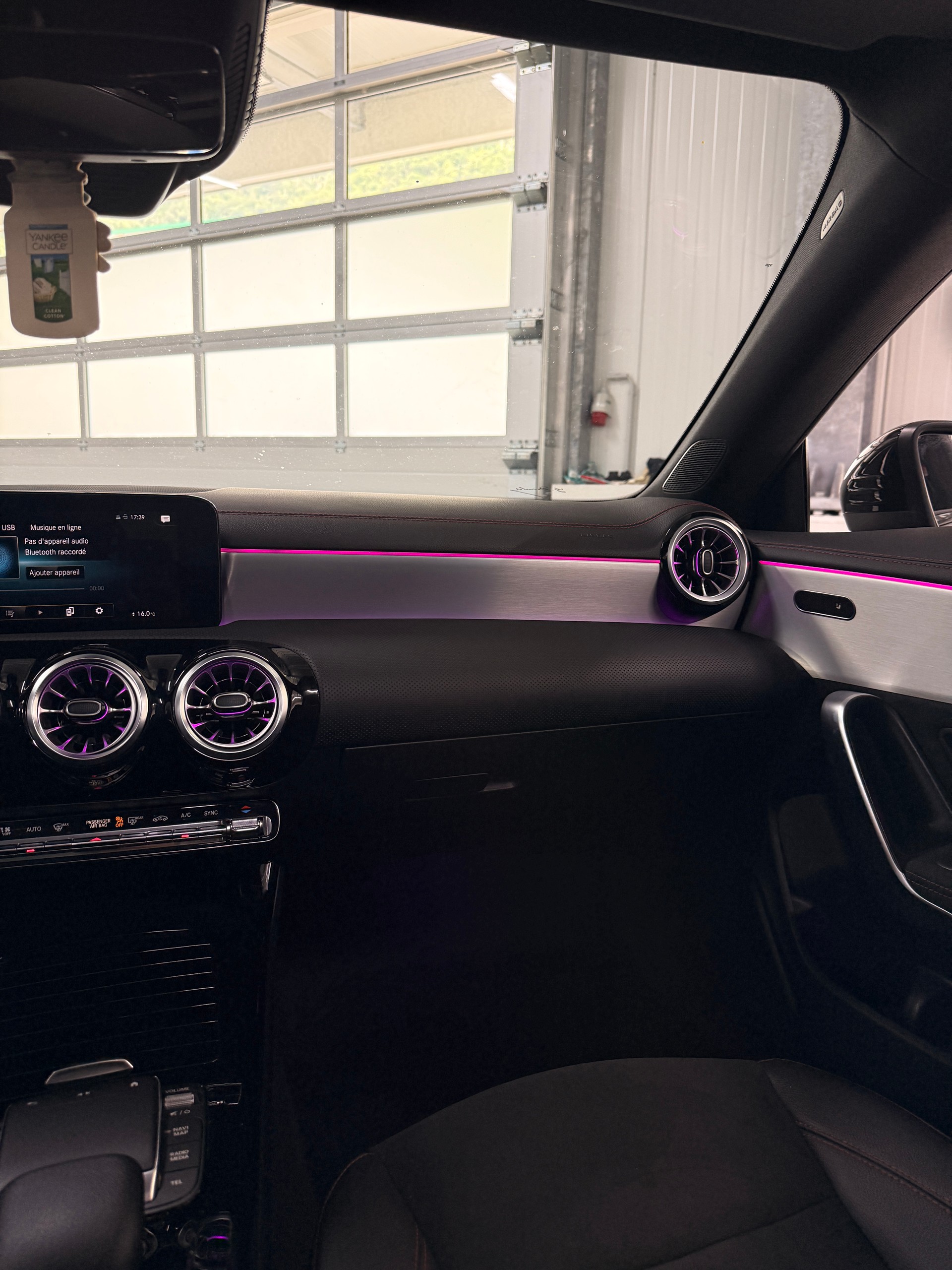 MERCEDES-BENZ CLA 250 4Matic Swiss Star 7G-DCT-image-18