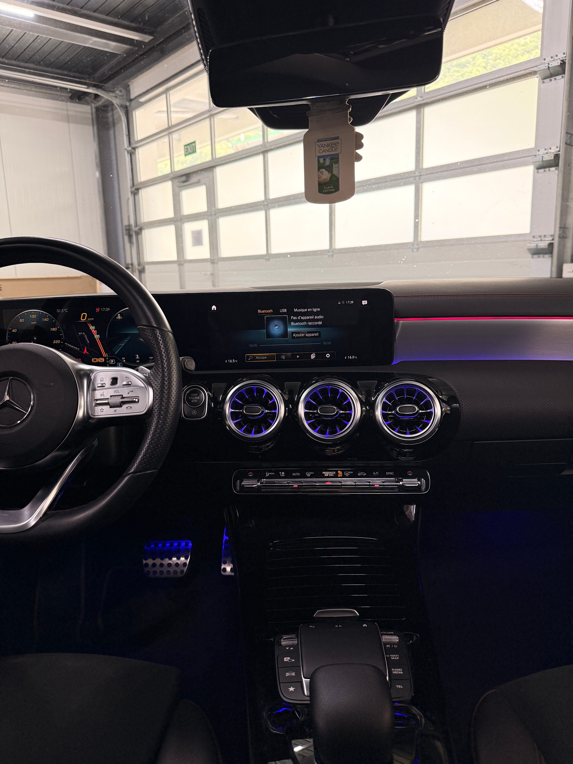 MERCEDES-BENZ CLA 250 4Matic Swiss Star 7G-DCT-image-17