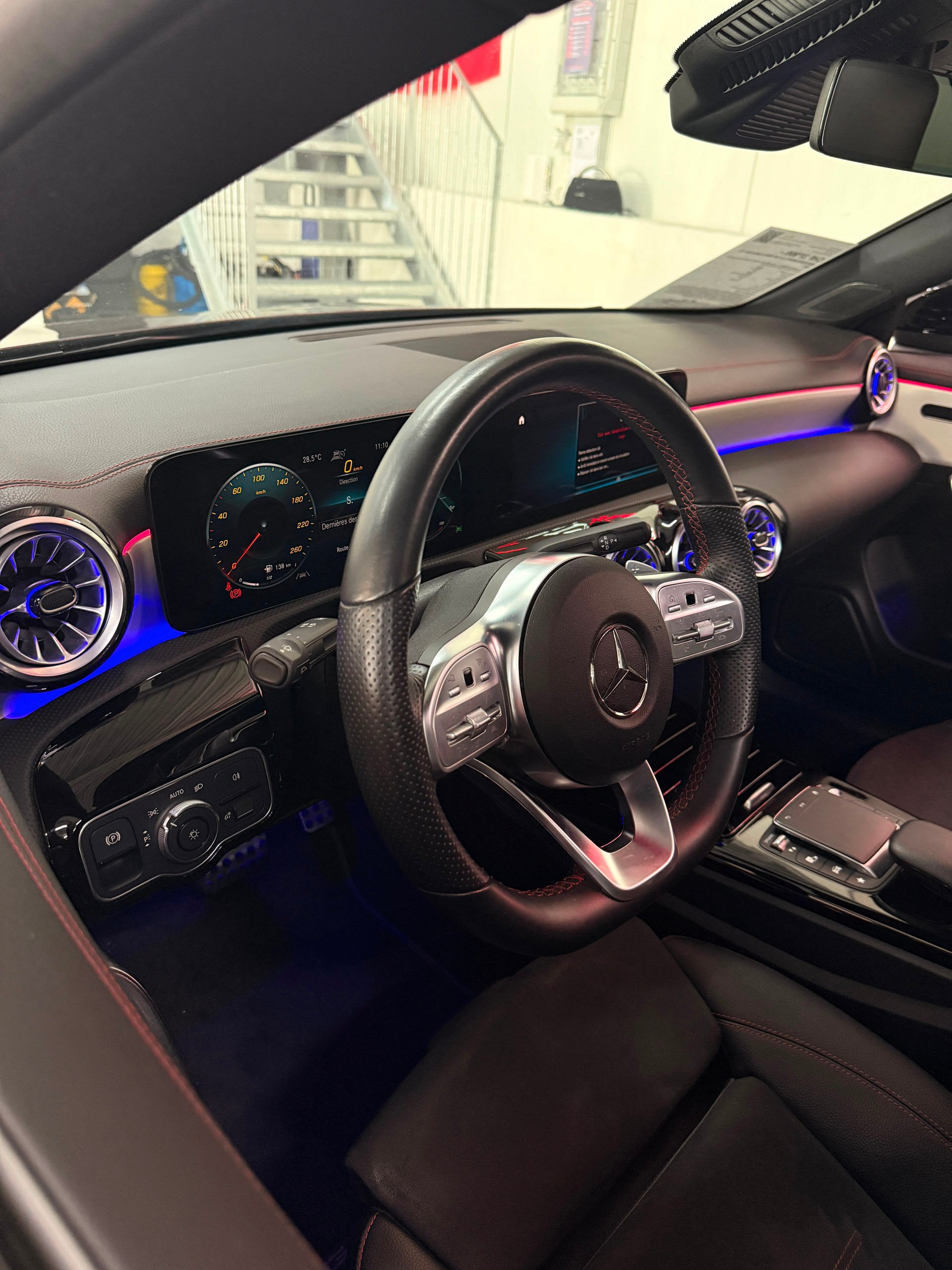 MERCEDES-BENZ CLA 250 4Matic Swiss Star 7G-DCT-image-9