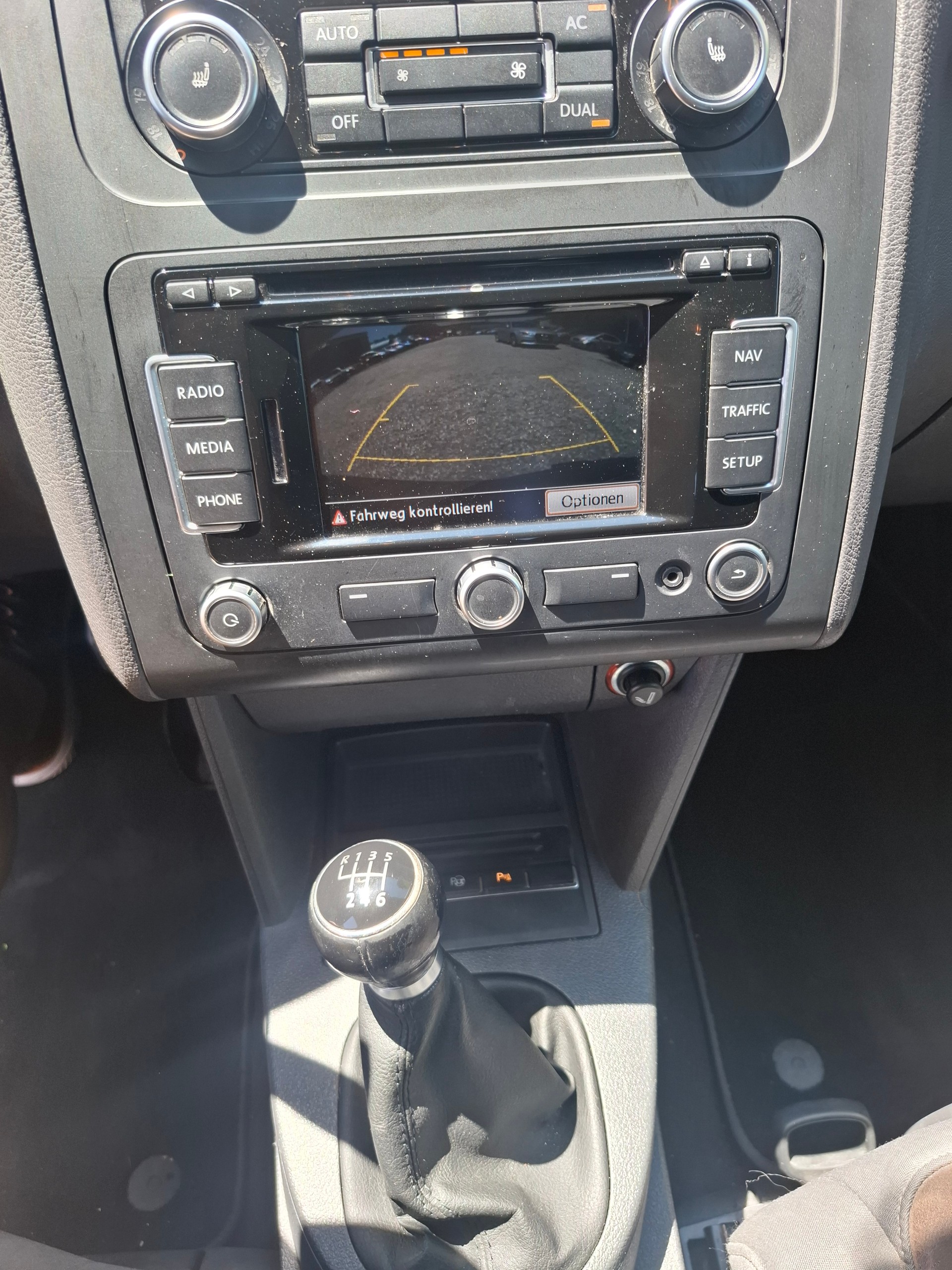 VW Touran 1.4 TSI Trendline-image-12