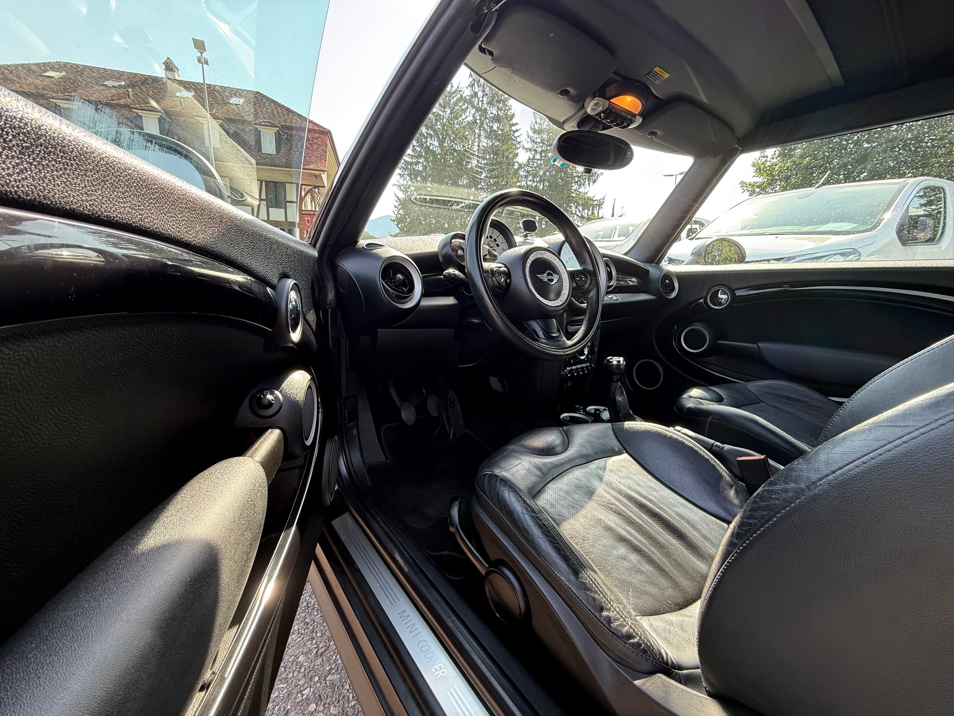 MINI Cooper Cabriolet-image-8