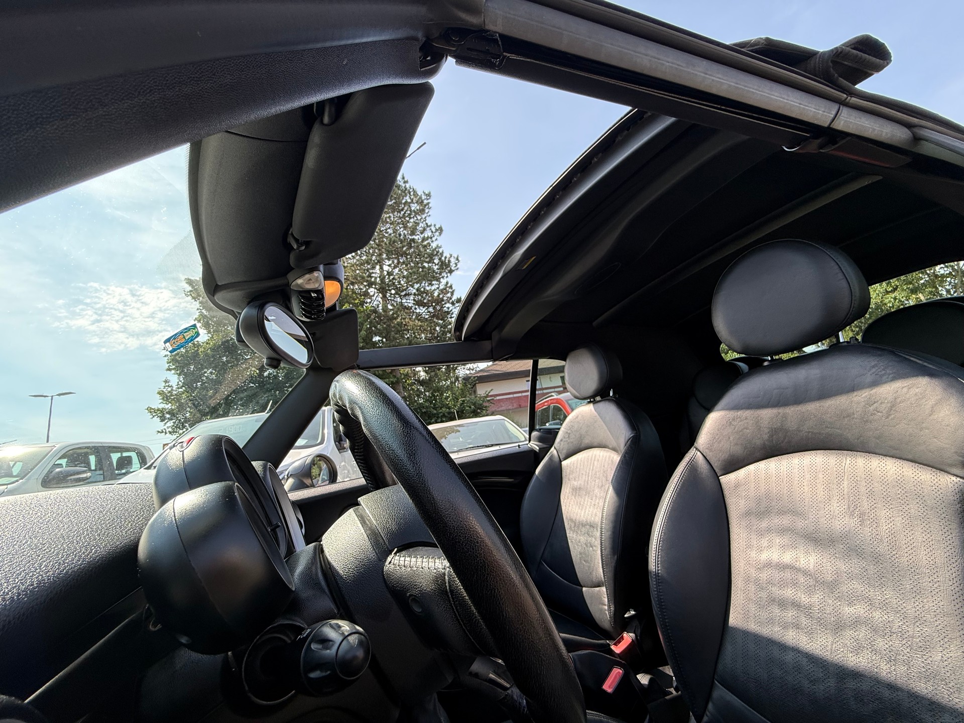 MINI Cooper Cabriolet-image-11