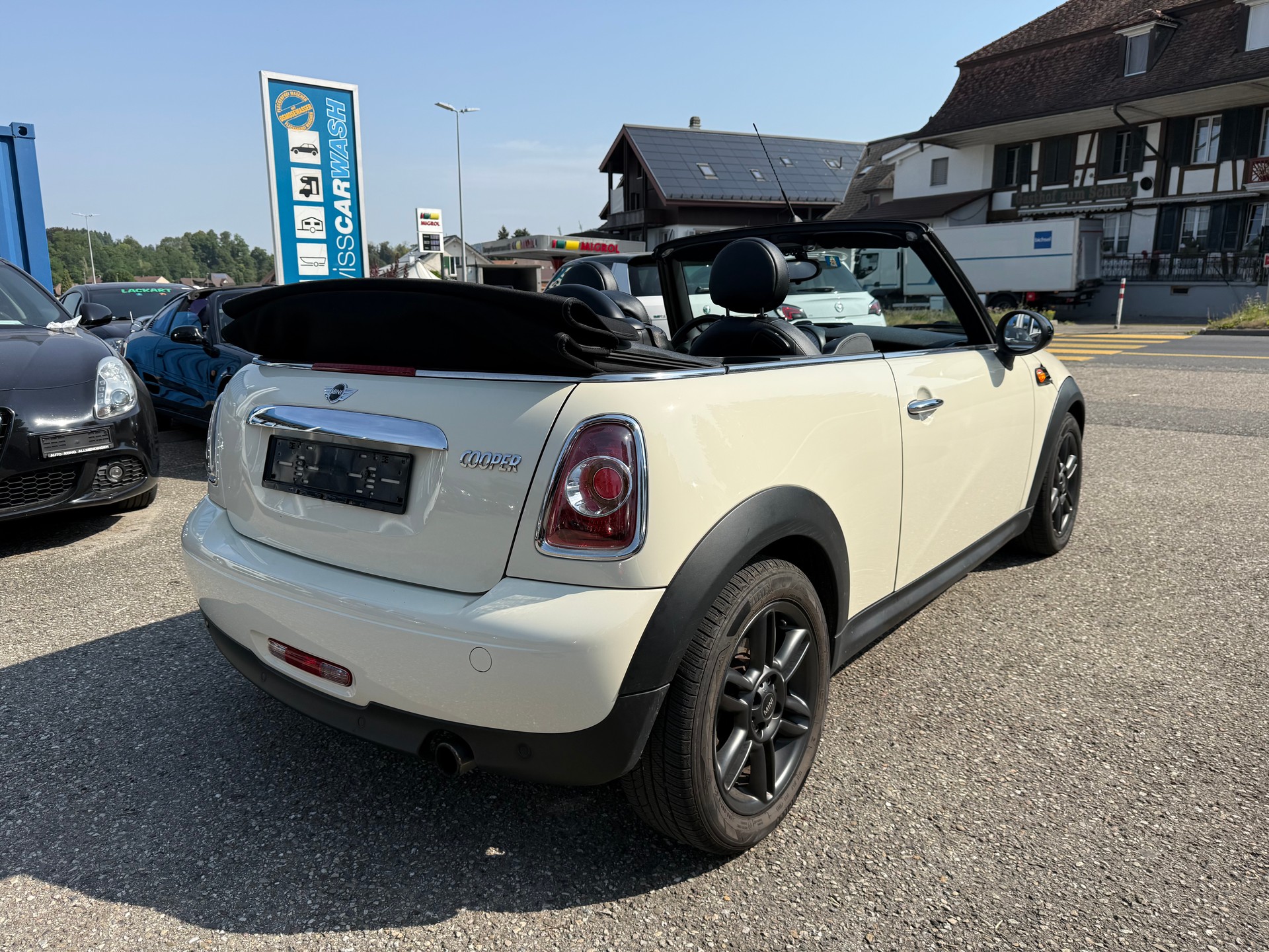 MINI Cooper Cabriolet-image-13