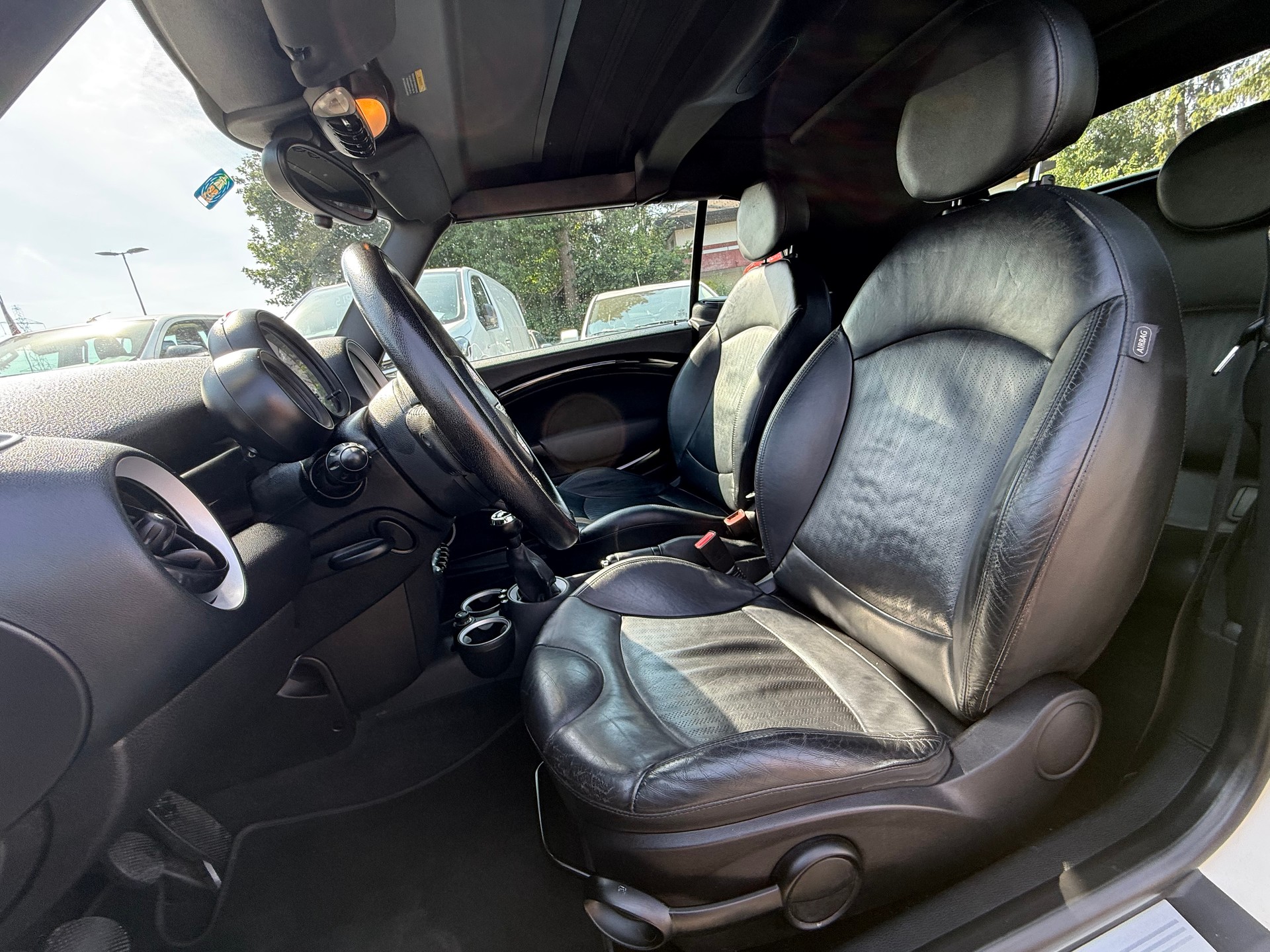 MINI Cooper Cabriolet-image-9