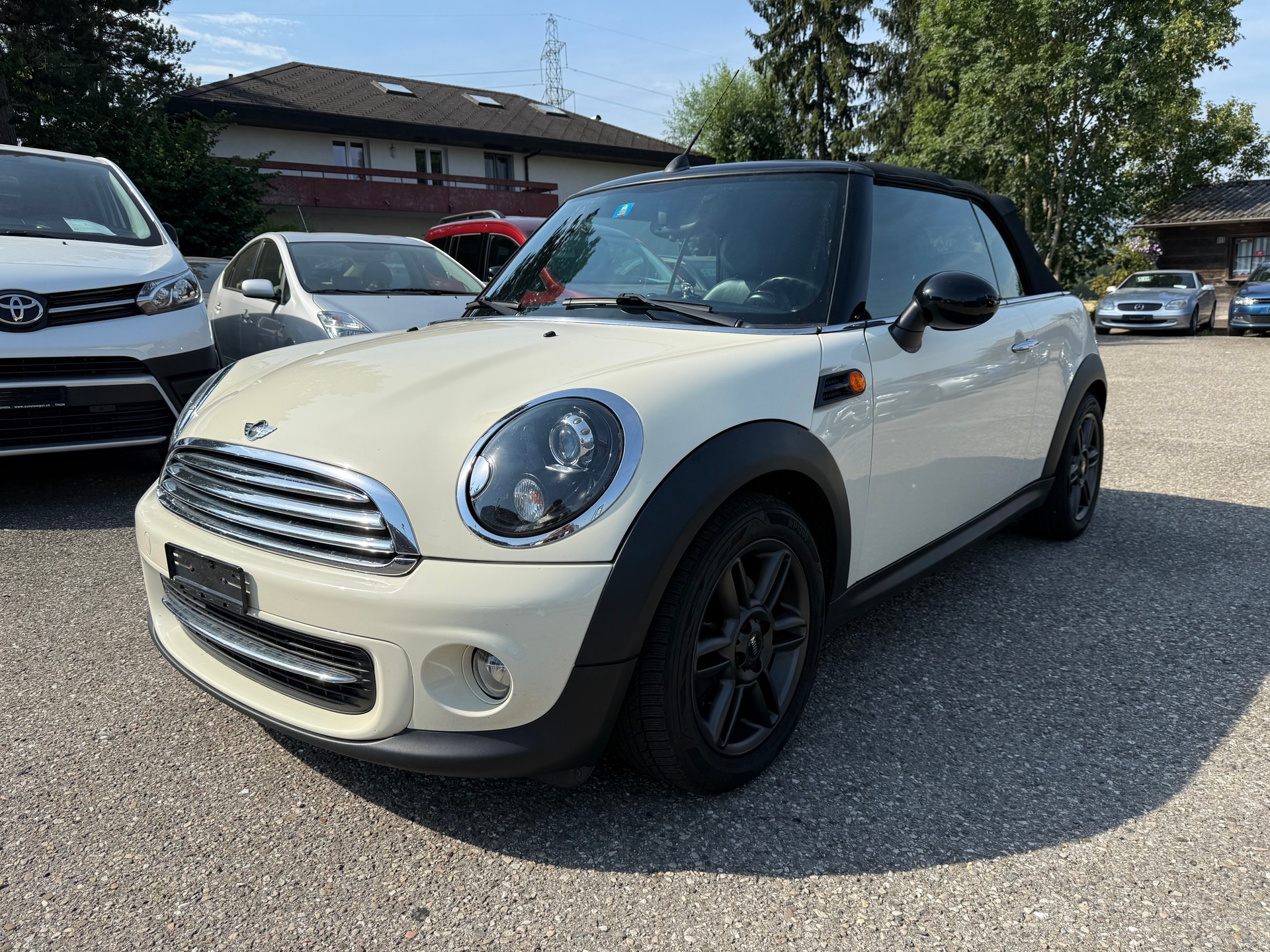 MINI Cooper Cabriolet-image-0