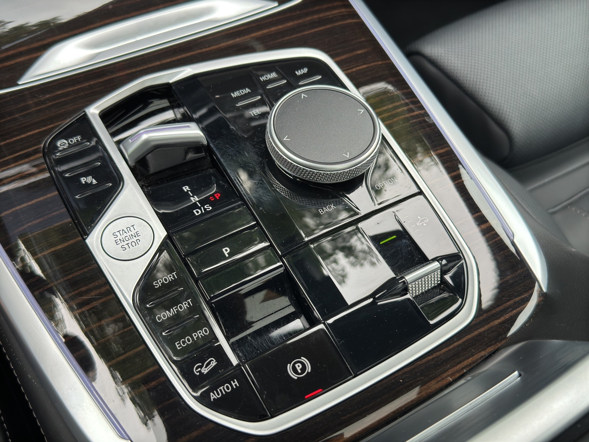 BMW X7 xDrive 48V 40i (CH) FACELIFT-image-21
