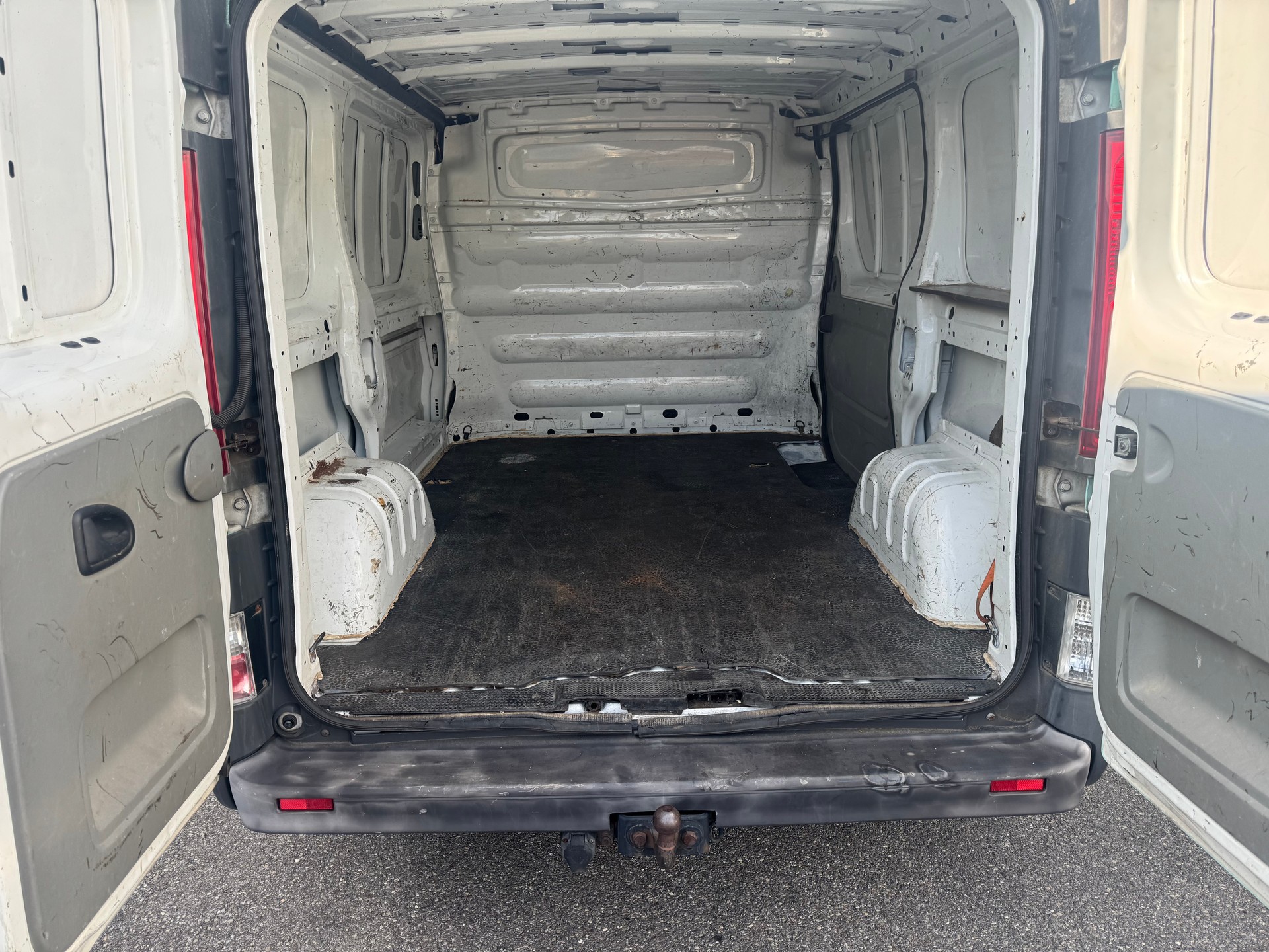 RENAULT Trafic 2.0 dCi 90 2.7t L1H1-image-8