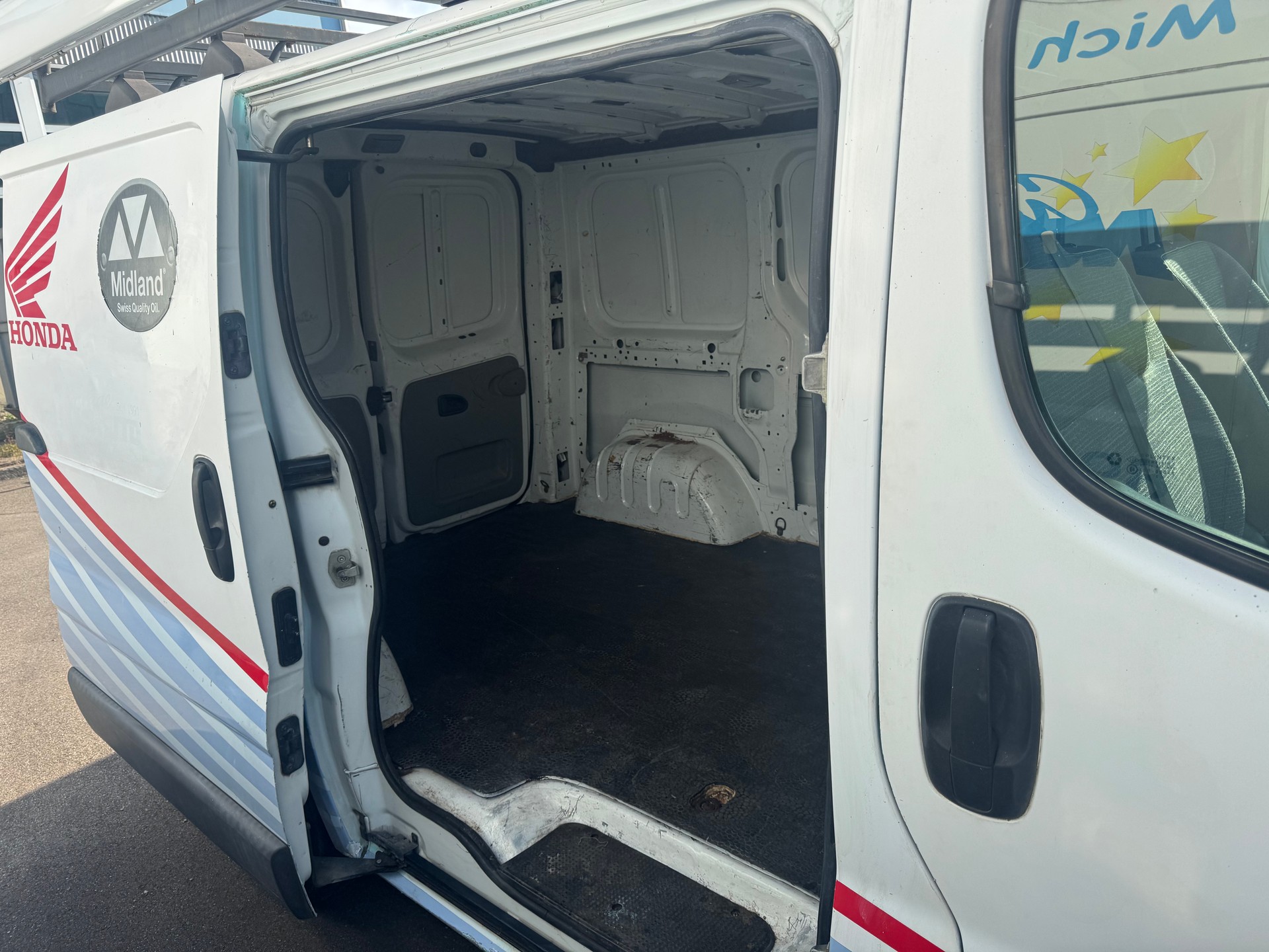 RENAULT Trafic 2.0 dCi 90 2.7t L1H1-image-7