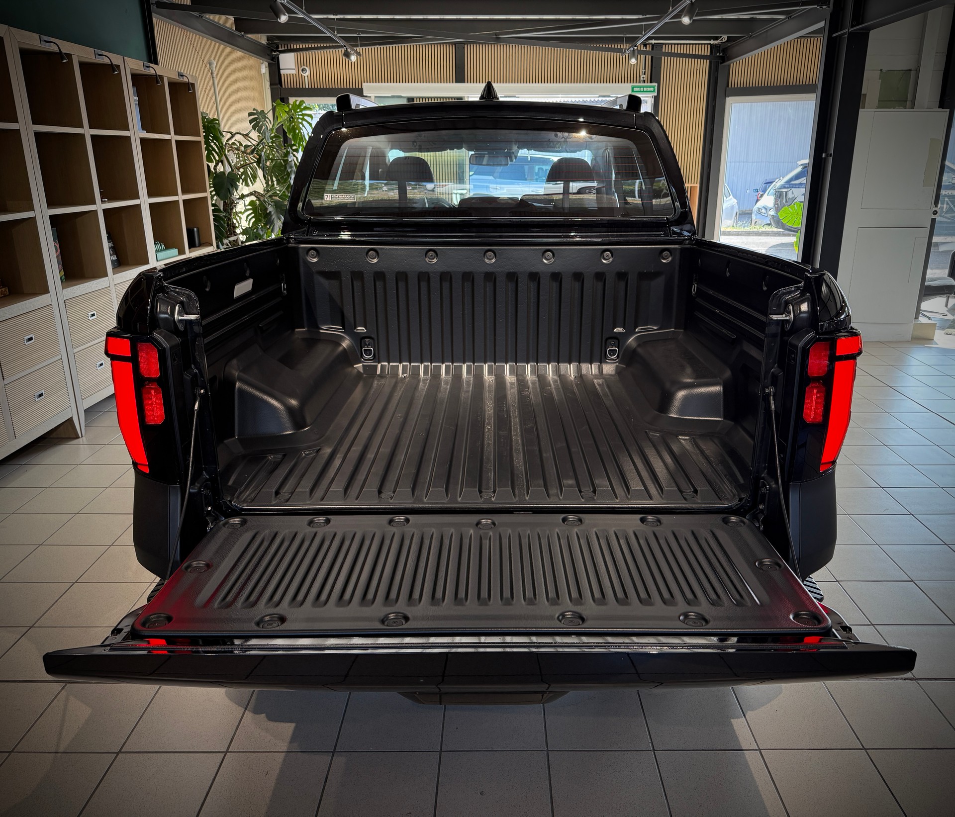KGM-SsangYong Musso 2.2 Titanium 4WD A-image-7