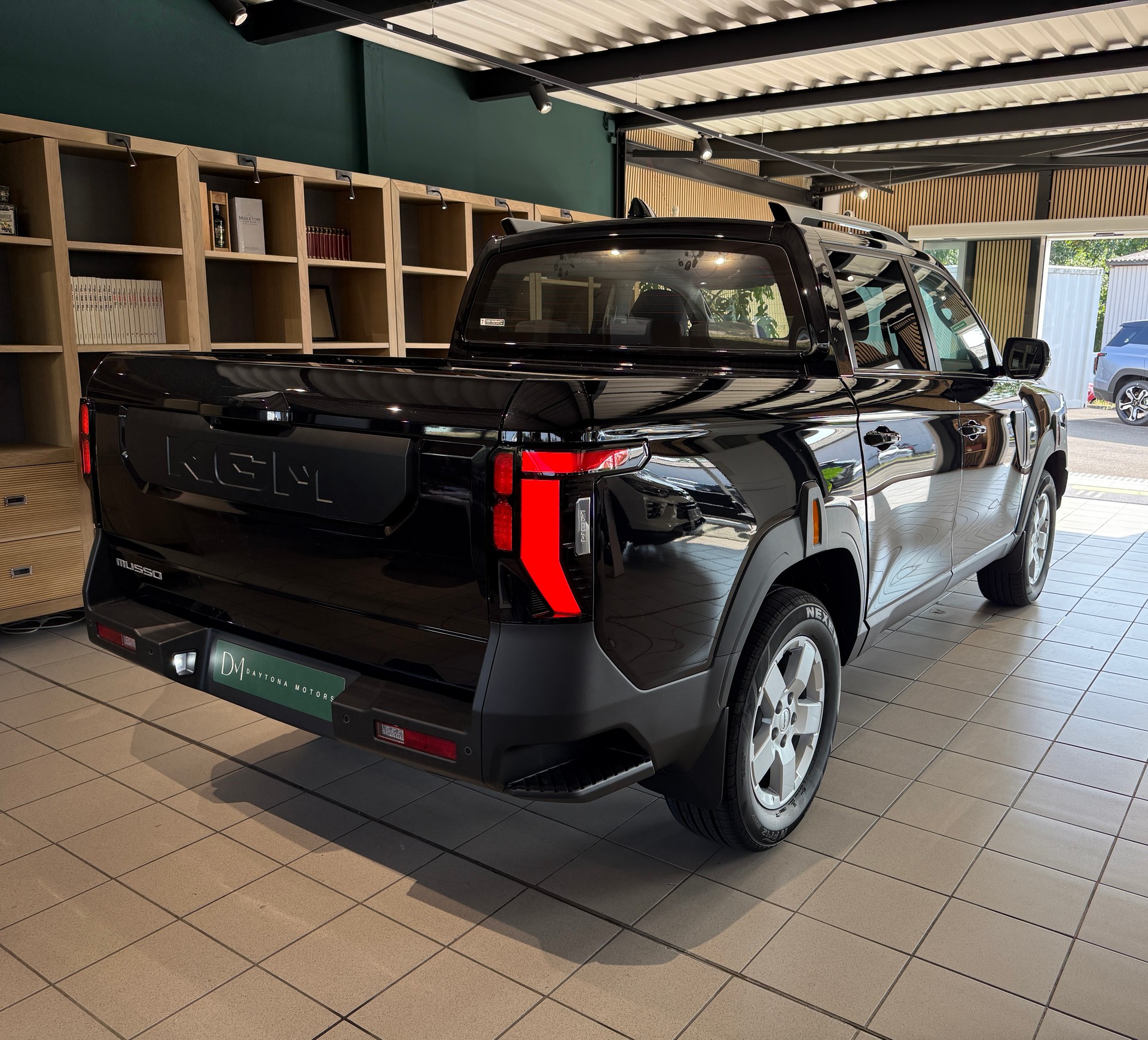 KGM-SsangYong Musso 2.2 Titanium 4WD A-image-4