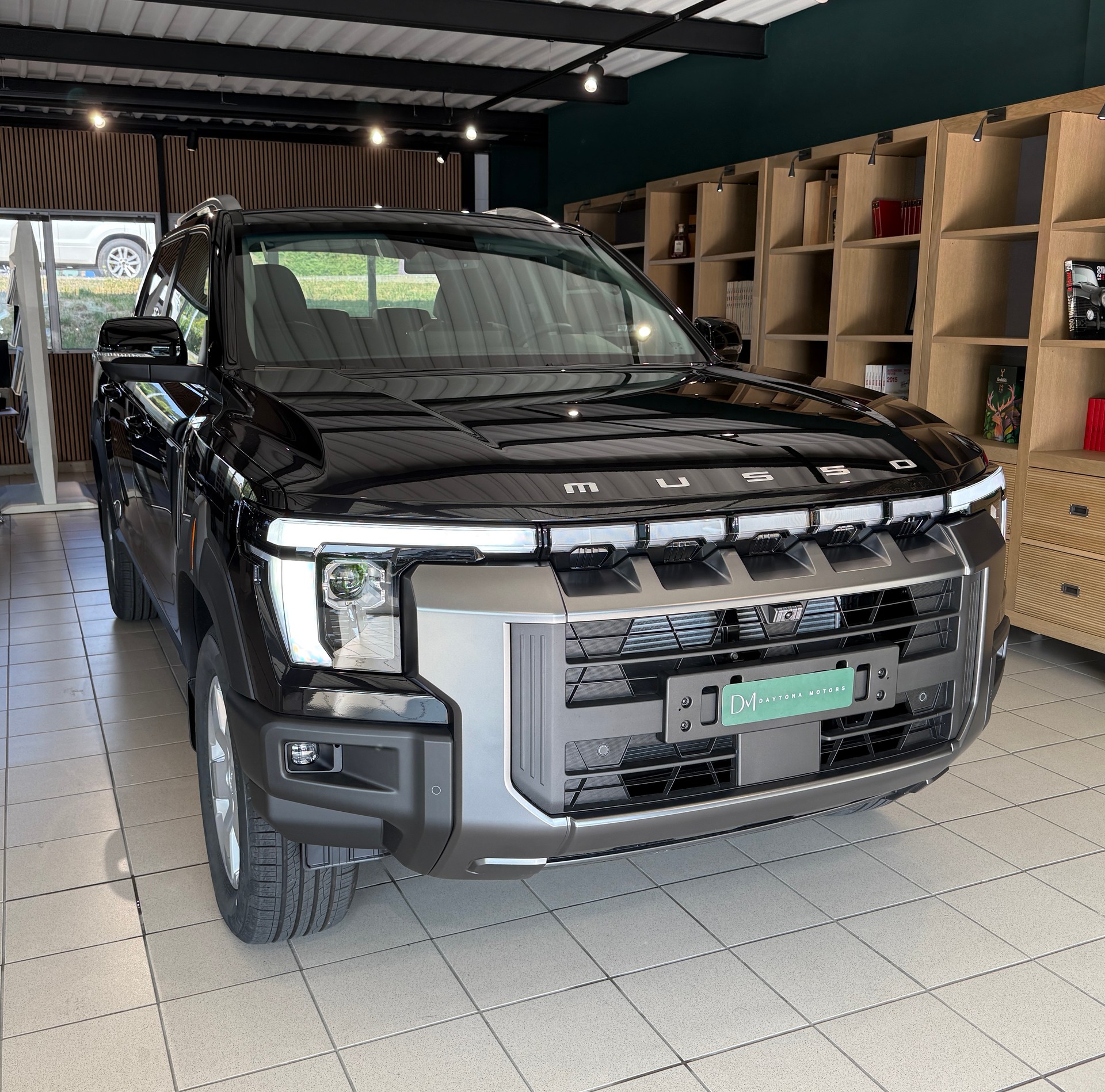 KGM-SsangYong Musso 2.2 Titanium 4WD A-showroom-element-2