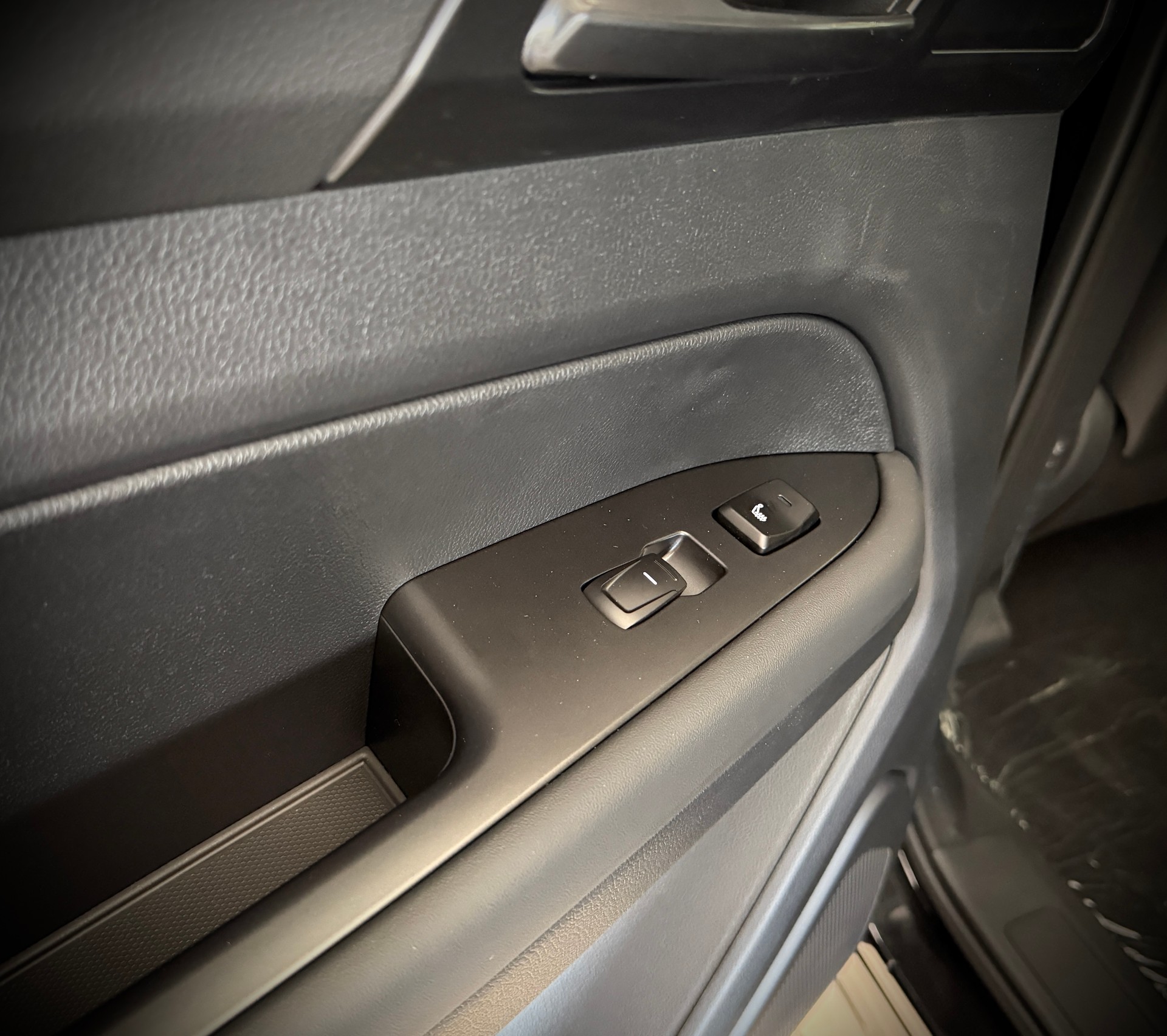 KGM-SsangYong Musso 2.2 Titanium 4WD A-image-9