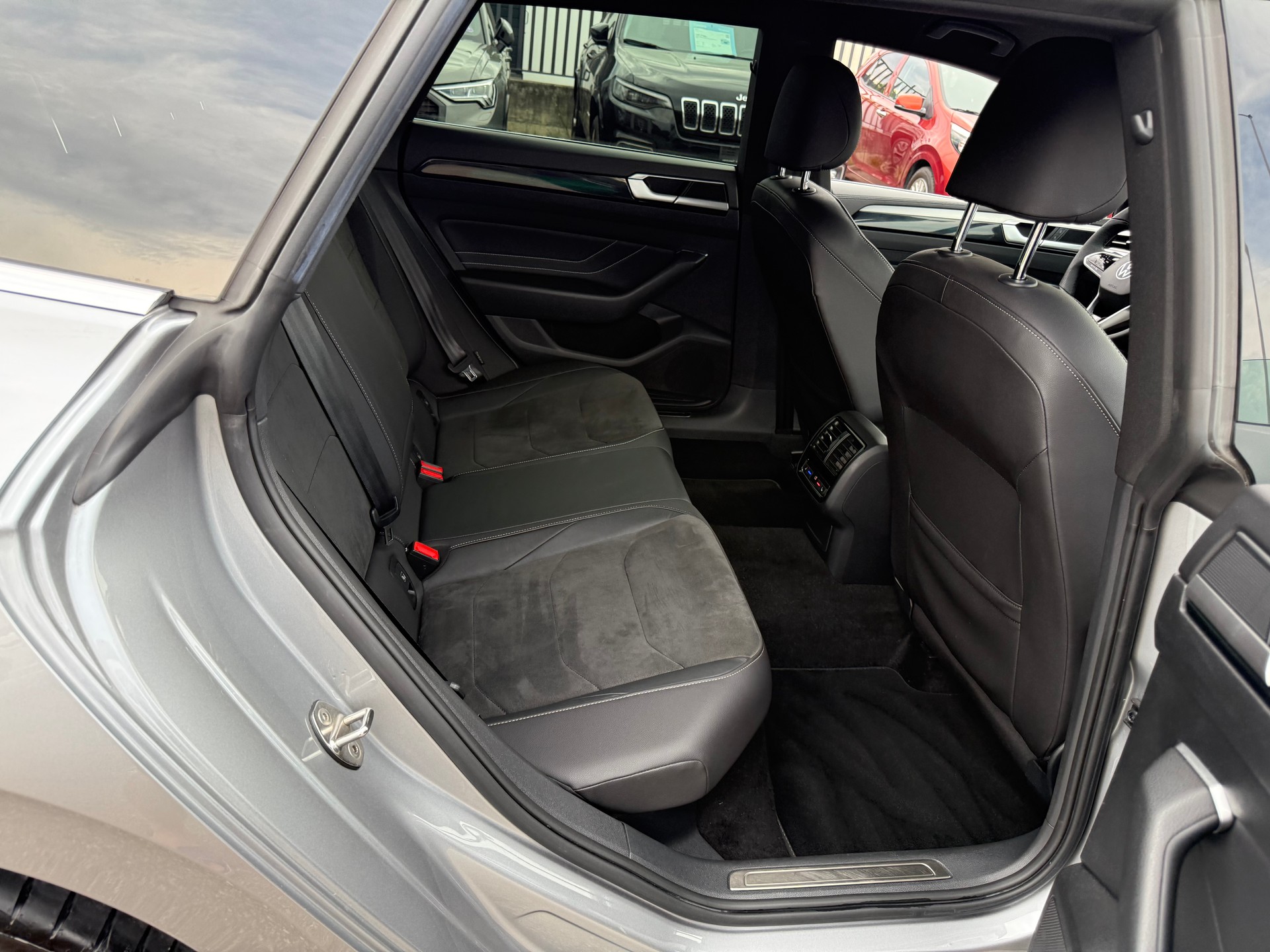 VW Arteon SB 2.0 TSI R-Line 4Motion DSG-image-12
