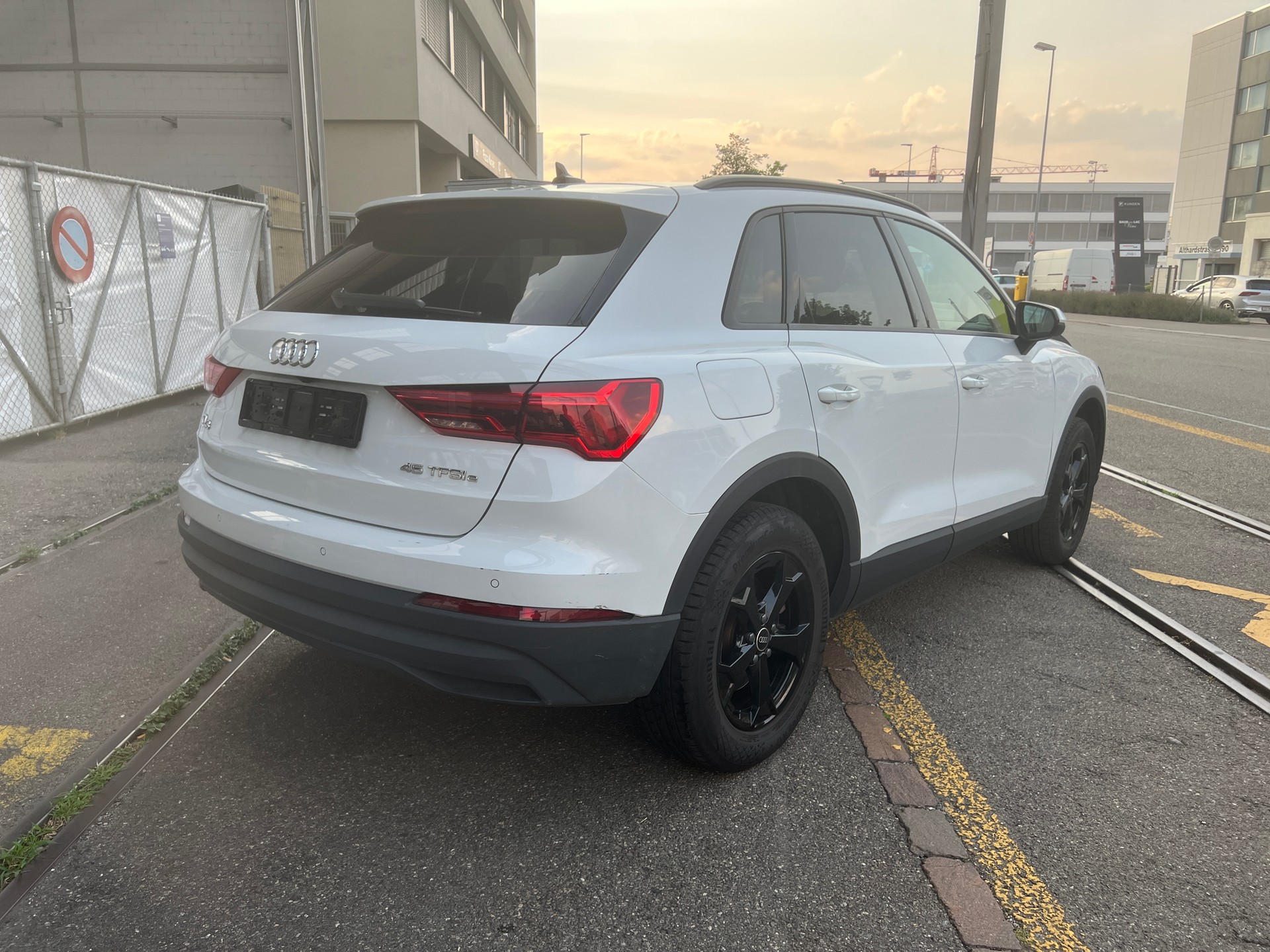 AUDI Q3 45 TFSI e S-tronic-image-4