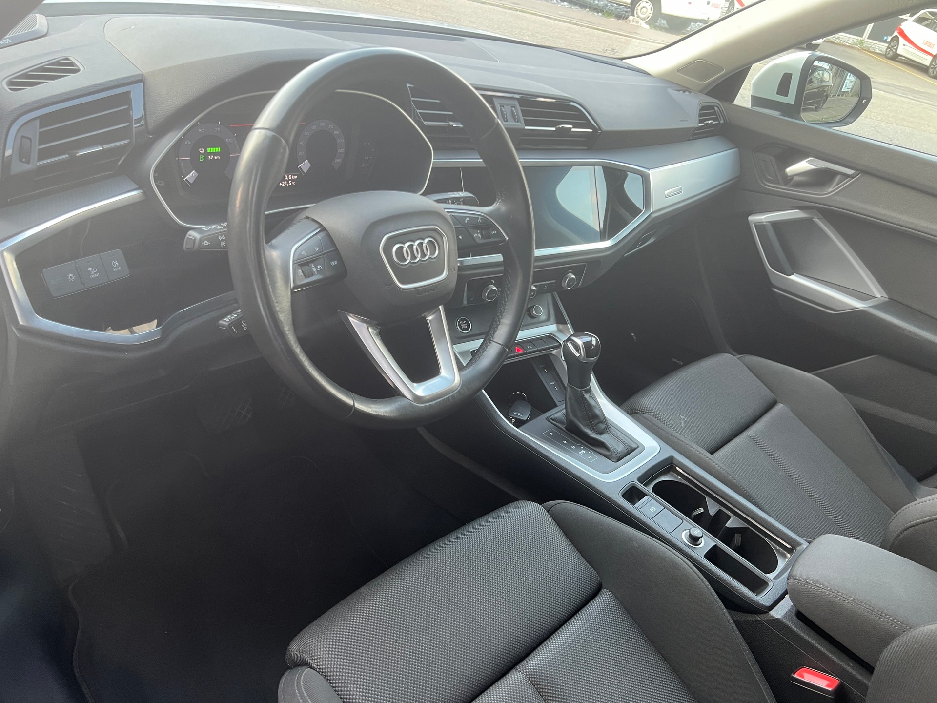 AUDI Q3 45 TFSI e S-tronic-image-14