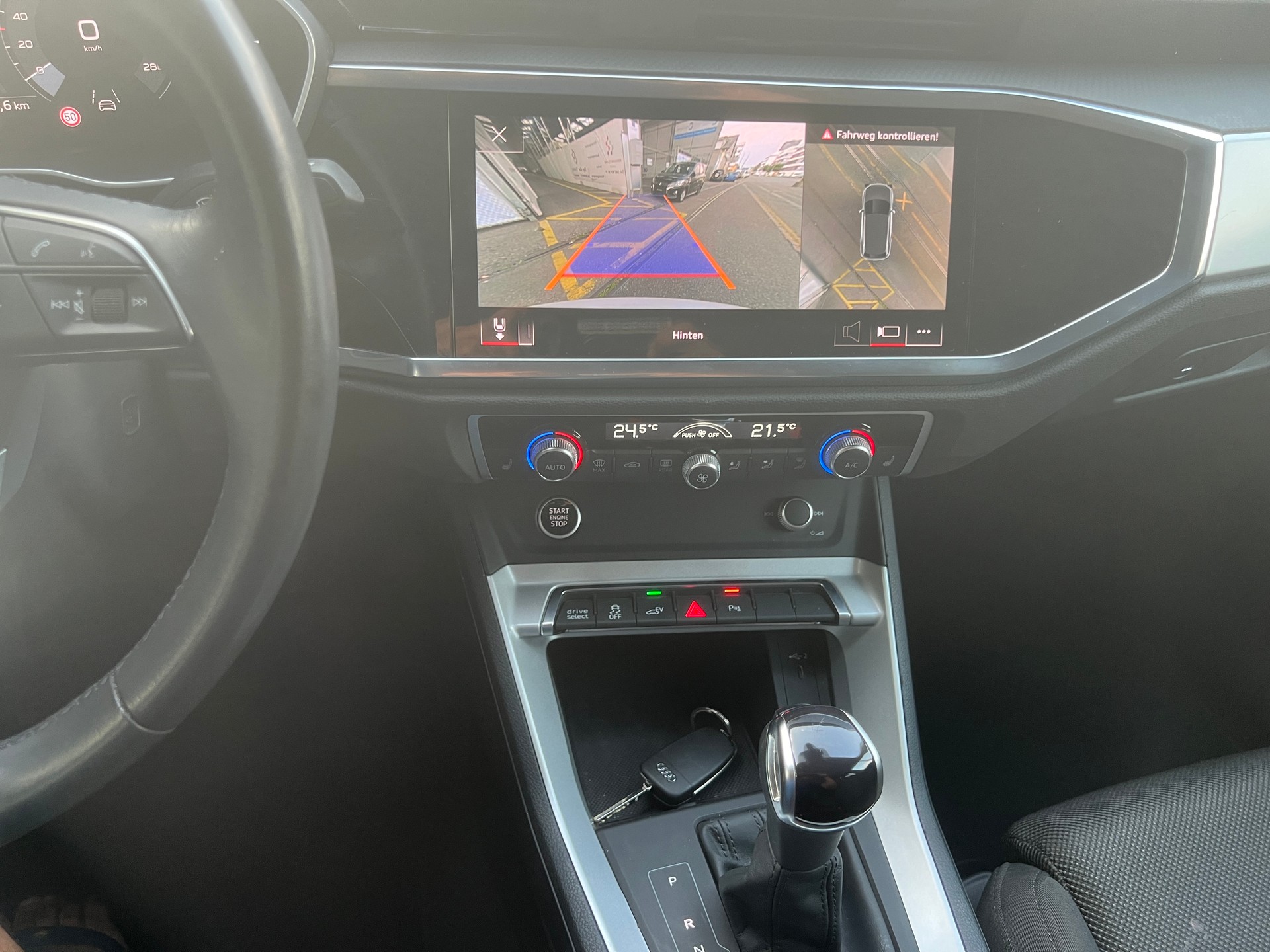 AUDI Q3 45 TFSI e S-tronic-image-16