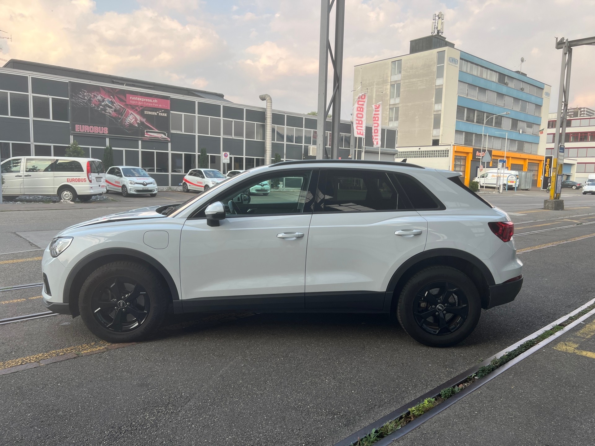 AUDI Q3 45 TFSI e S-tronic-image-8