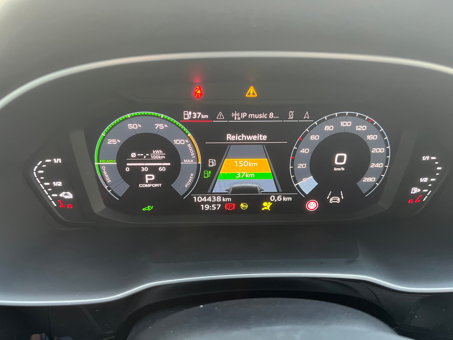 AUDI Q3 45 TFSI e S-tronic-image-15