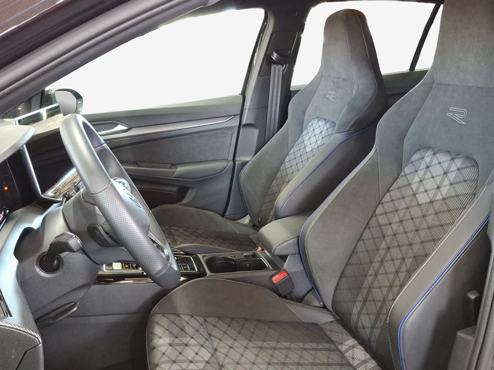 VW Golf 1.5 e TSI mHEV R-Line DSG-image-7
