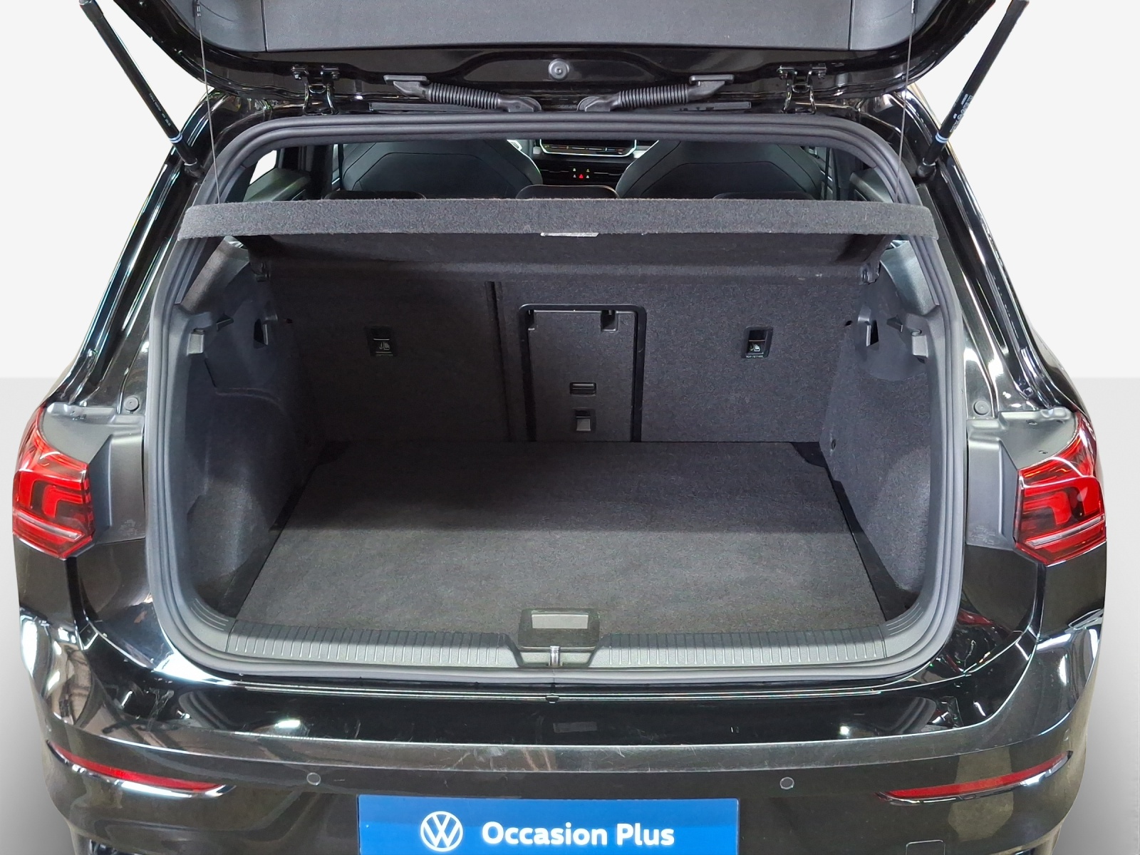 VW Golf 1.5 e TSI mHEV R-Line DSG-image-12
