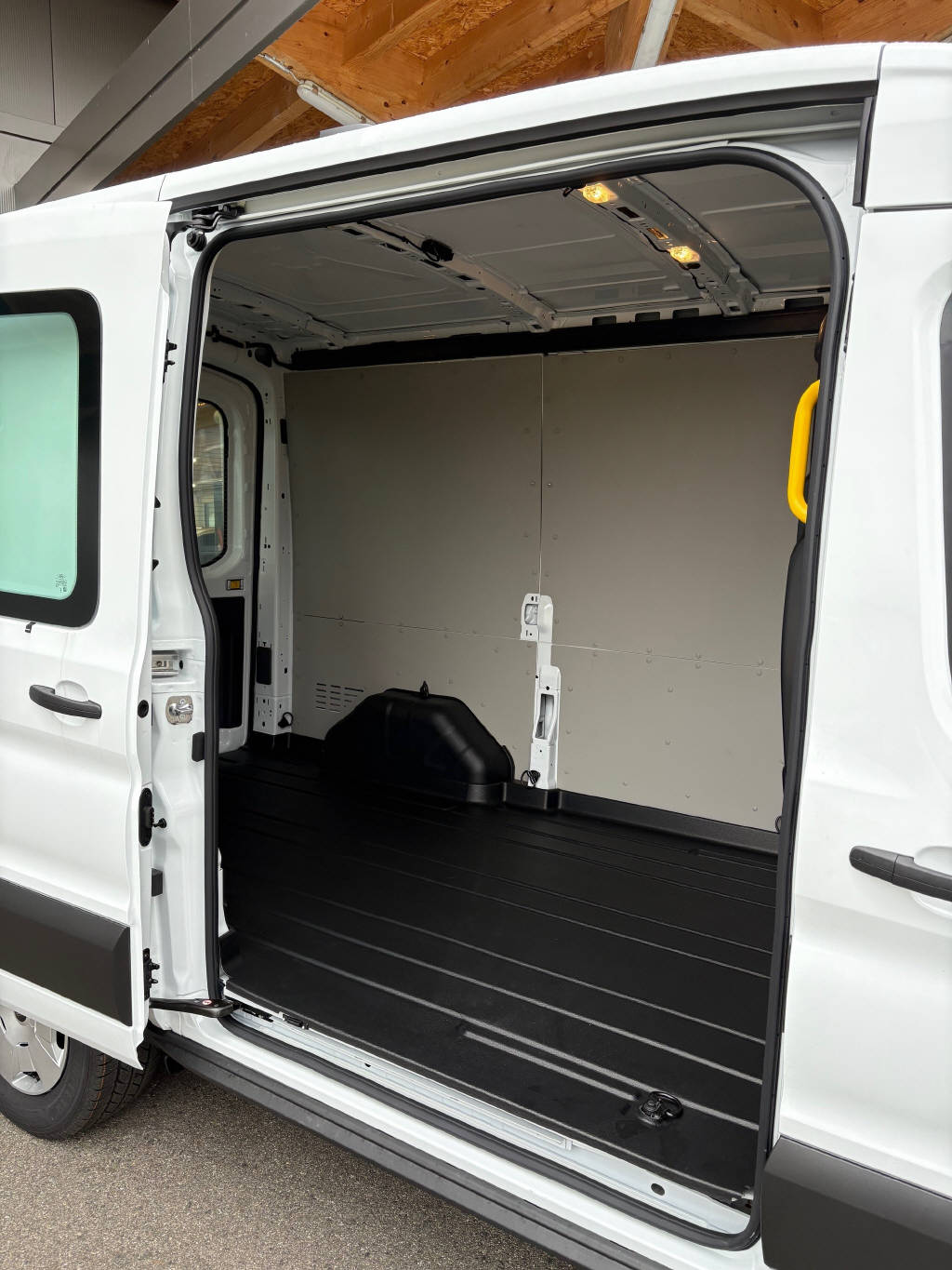 FORD Transit Van 350 L2H2 2.0 EcoBlue 165 Trend-image-6