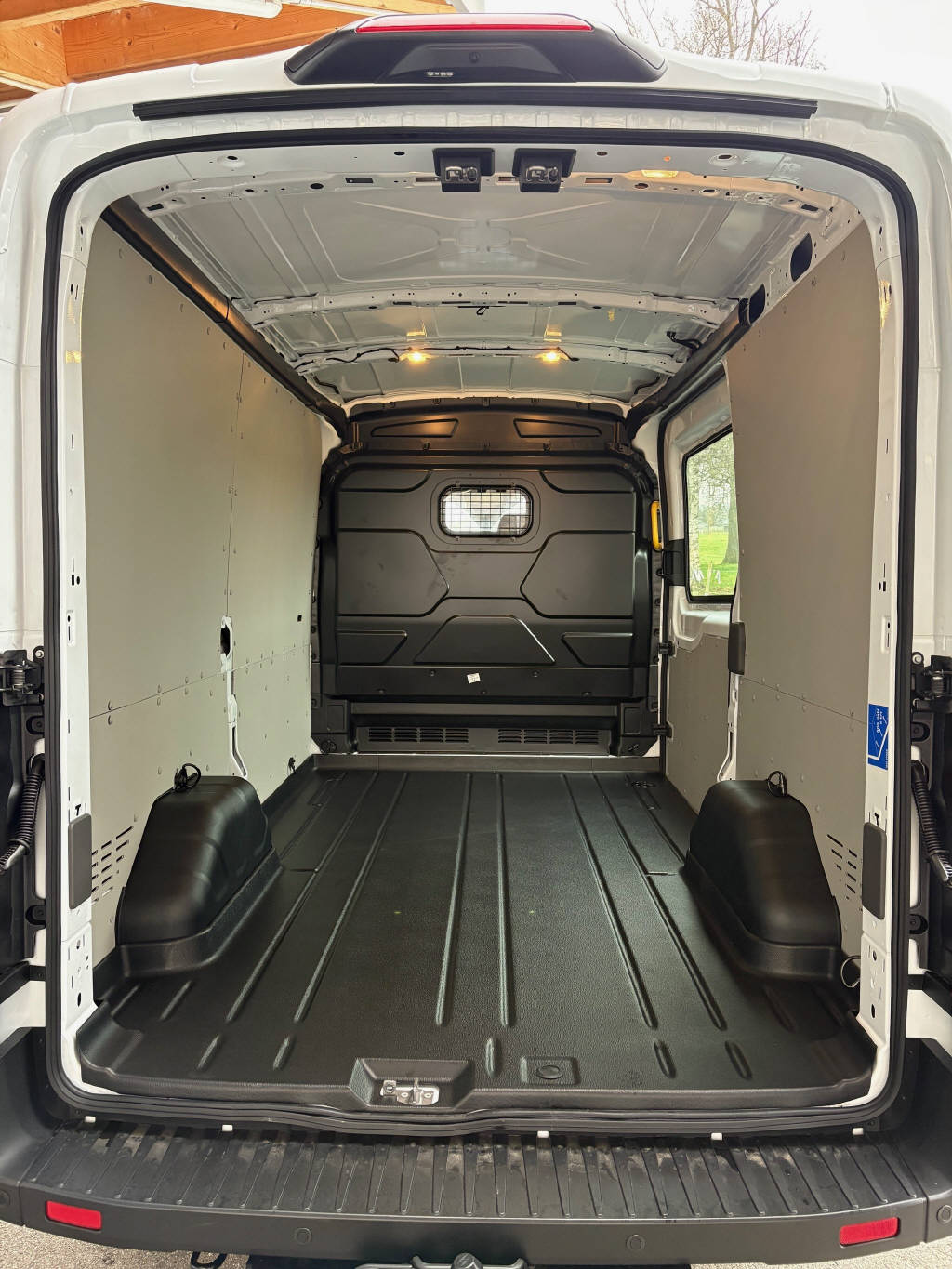 FORD Transit Van 350 L2H2 2.0 EcoBlue 165 Trend-image-5