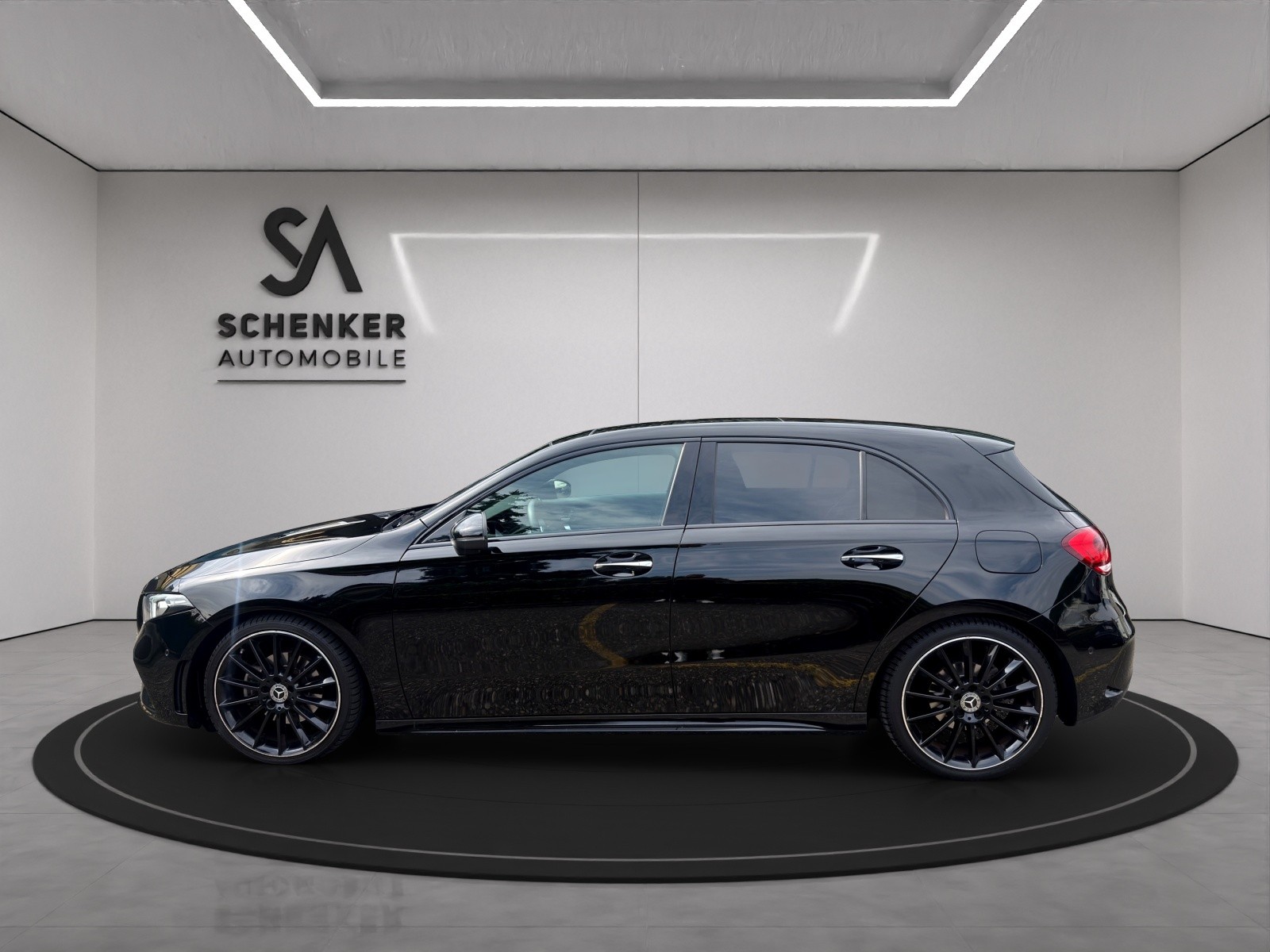 MERCEDES-BENZ A 180 d AMG Line-showroom-element-1