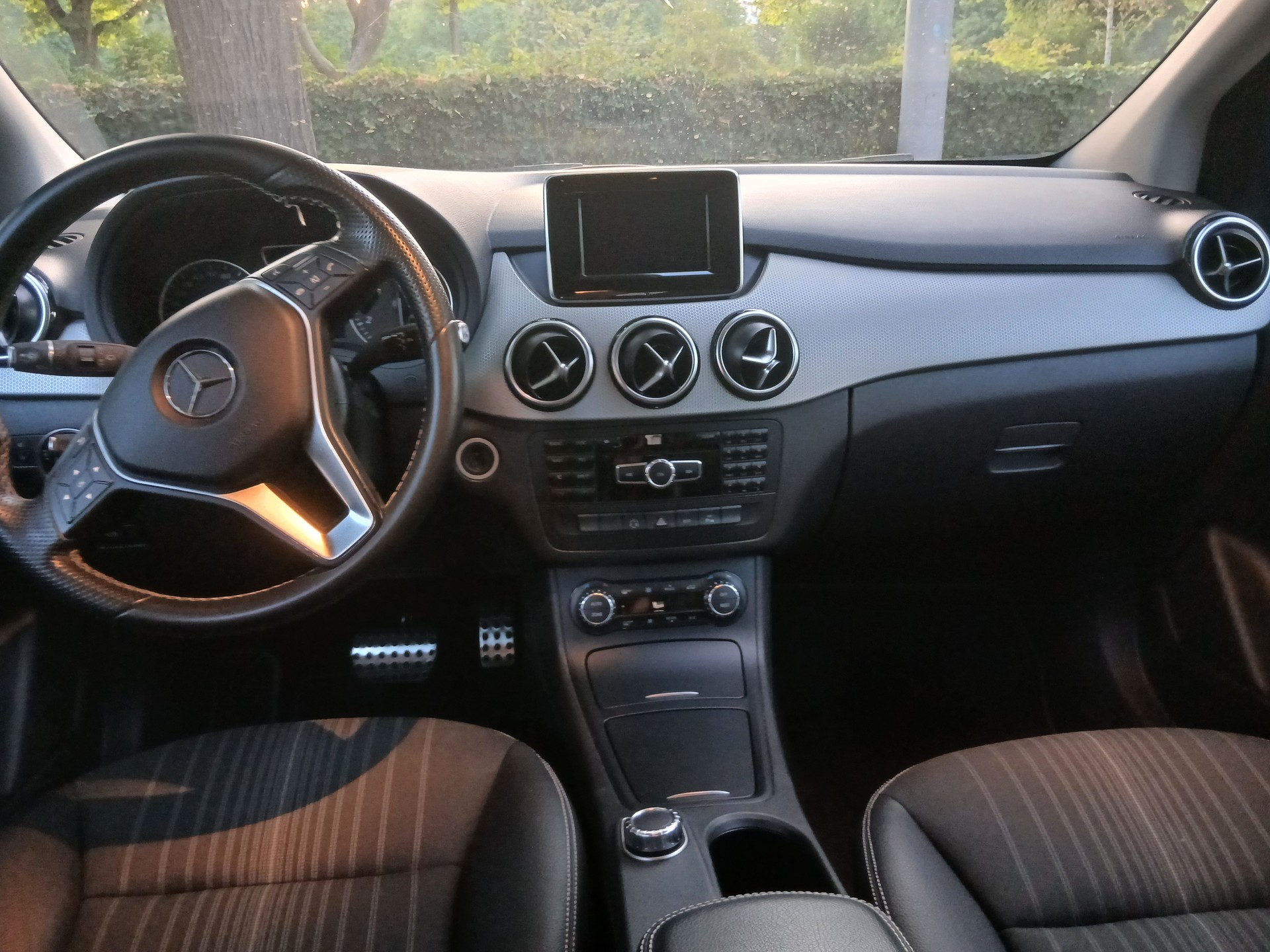 MERCEDES-BENZ B 200 BlueEF-image-4