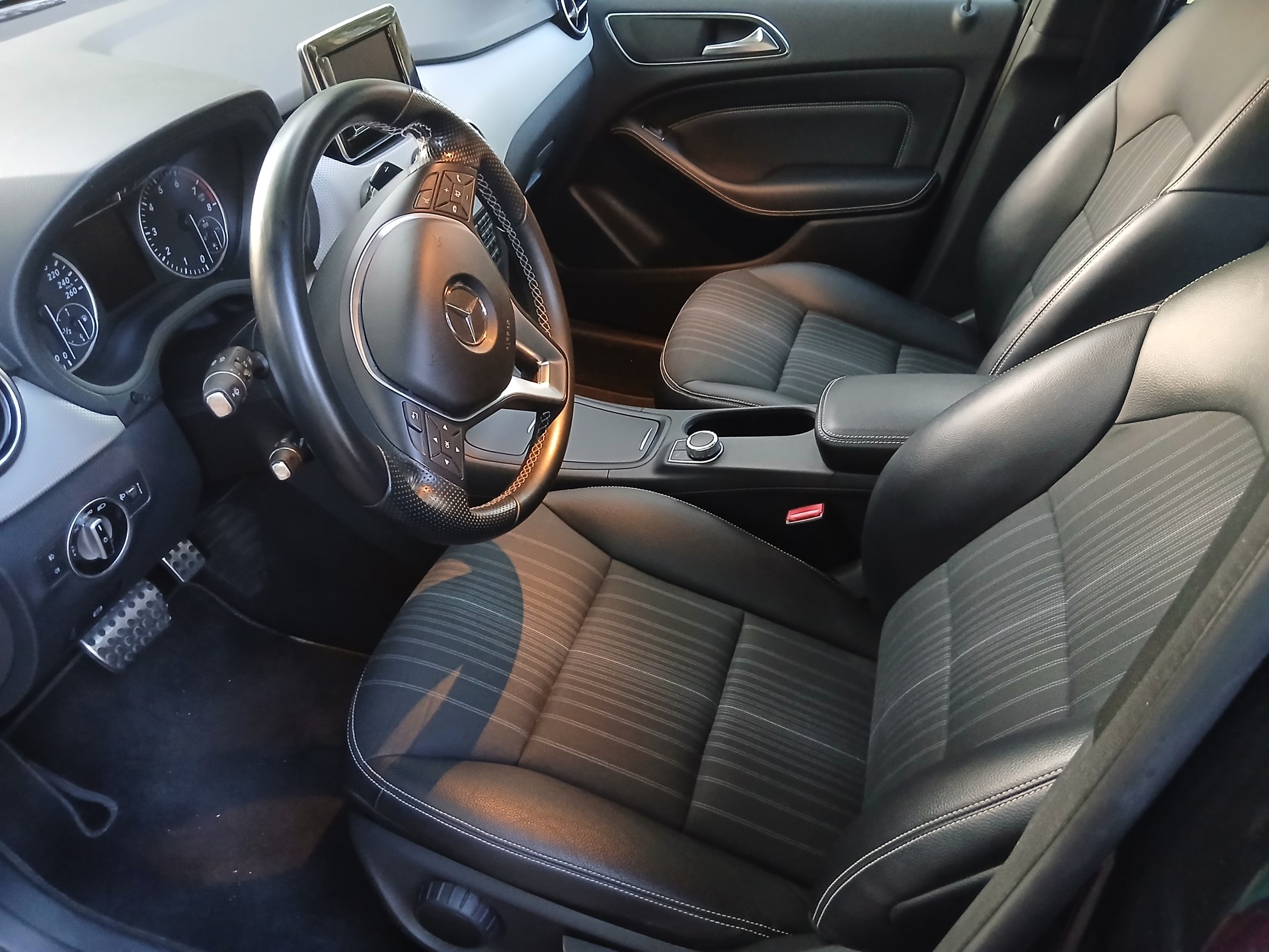 MERCEDES-BENZ B 200 BlueEF-image-2