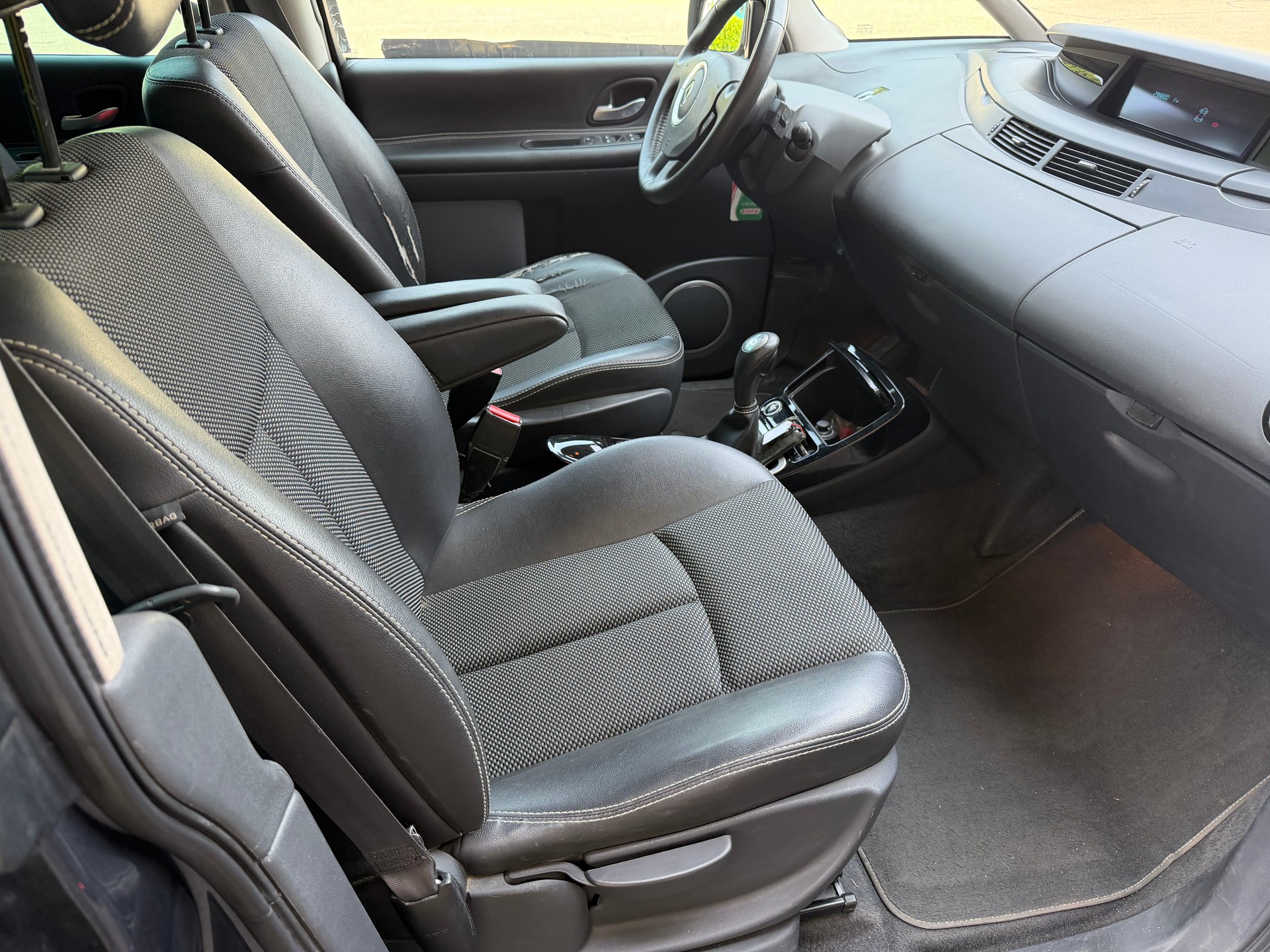 RENAULT Espace 2.0 dCi Dynamique Automatic-image-7