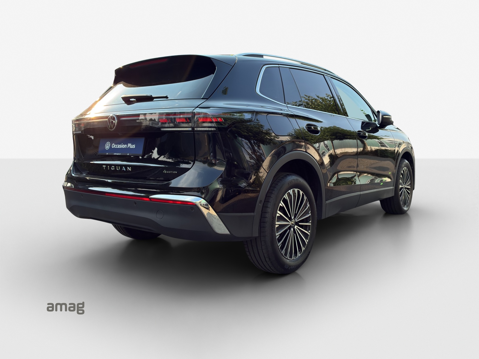 VW Tiguan 2.0 TSI DSG Elegance 4Motion-image-5