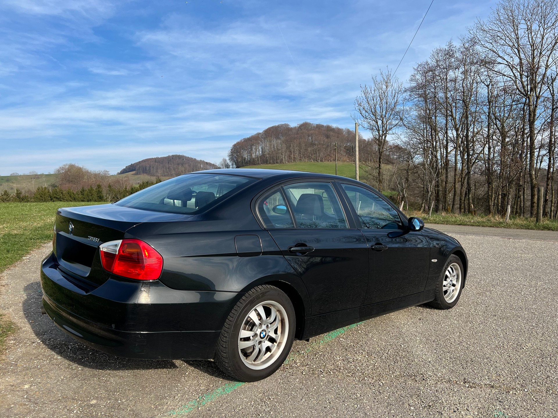BMW 318i-image-2