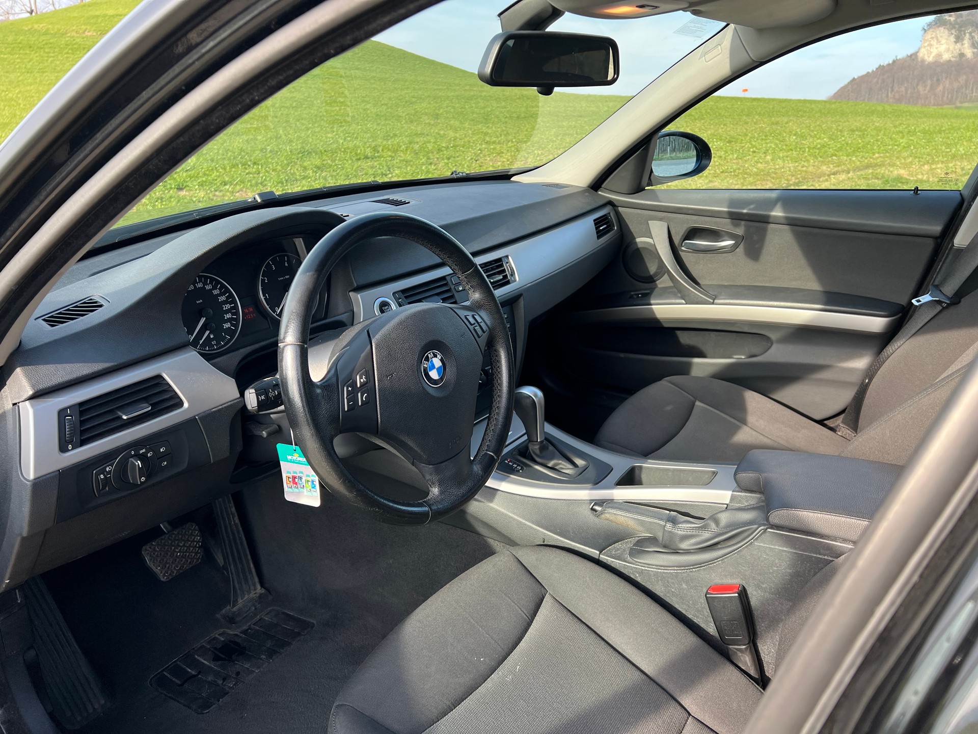 BMW 318i-image-4