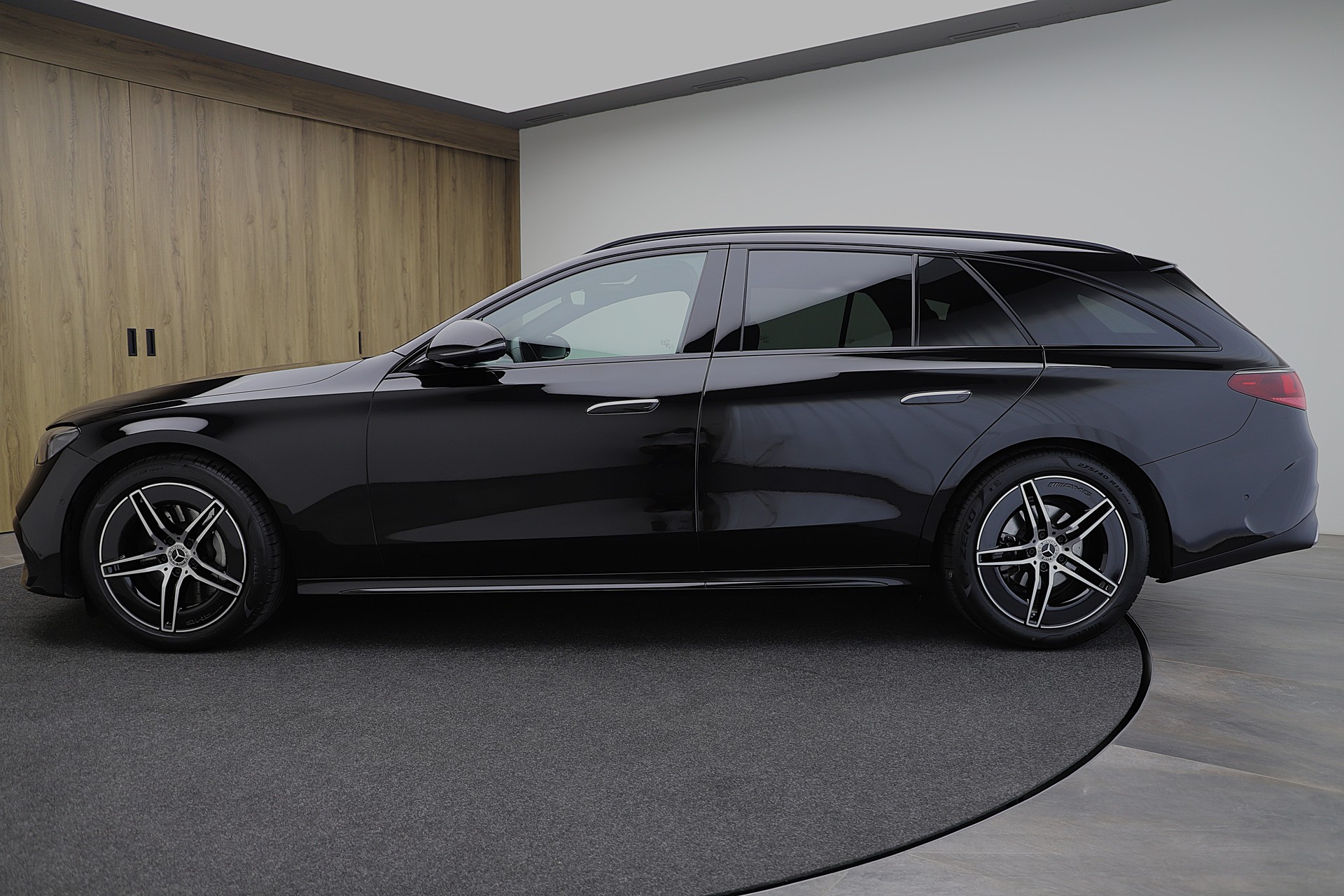 MERCEDES-BENZ E 220 d T 4Matic 9G-Tronic AMG Line Advance und Night Paket-image-2