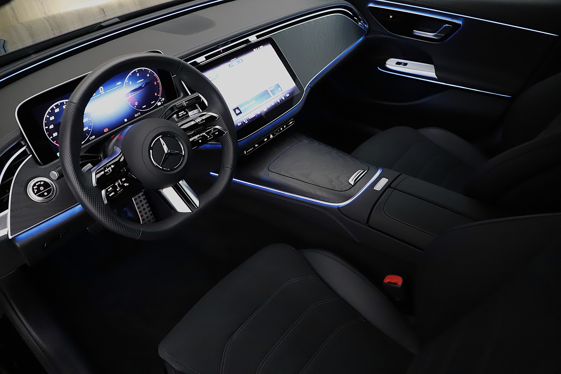 MERCEDES-BENZ E 220 d T 4Matic 9G-Tronic AMG Line Advance und Night Paket-image-4
