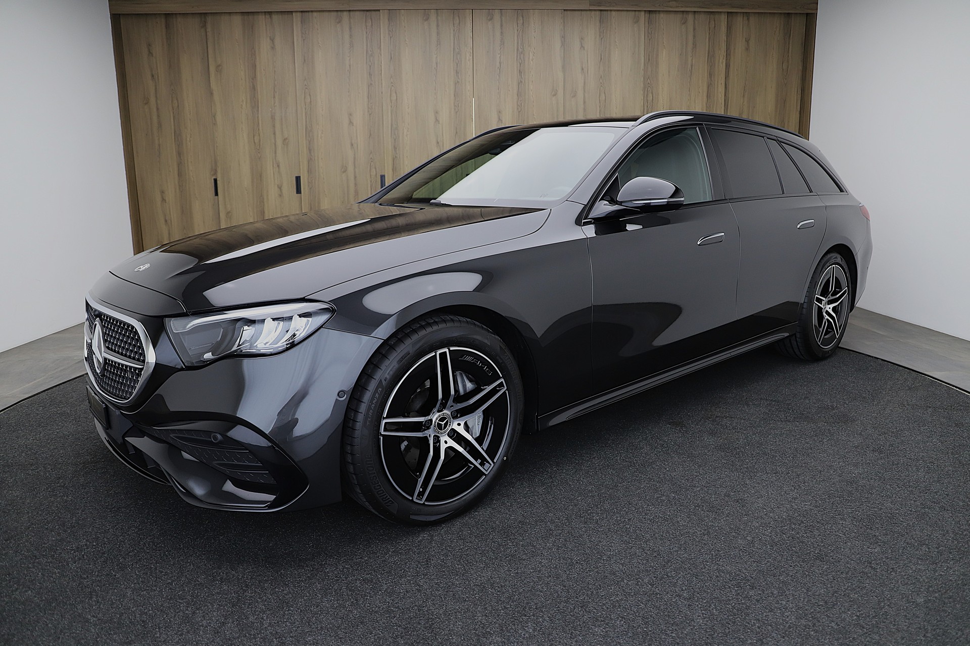 MERCEDES-BENZ E 220 d T 4Matic 9G-Tronic AMG Line Advance und Night Paket-image-0