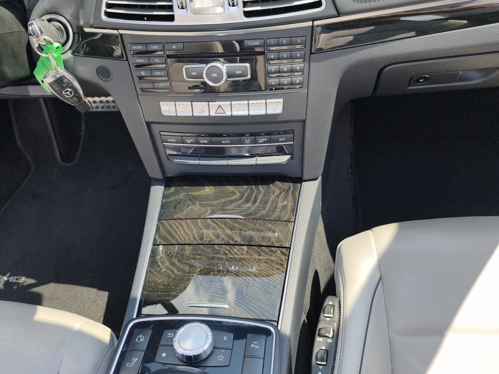 MERCEDES-BENZ E 300 Cabriolet AMG Sportpaket-image-10
