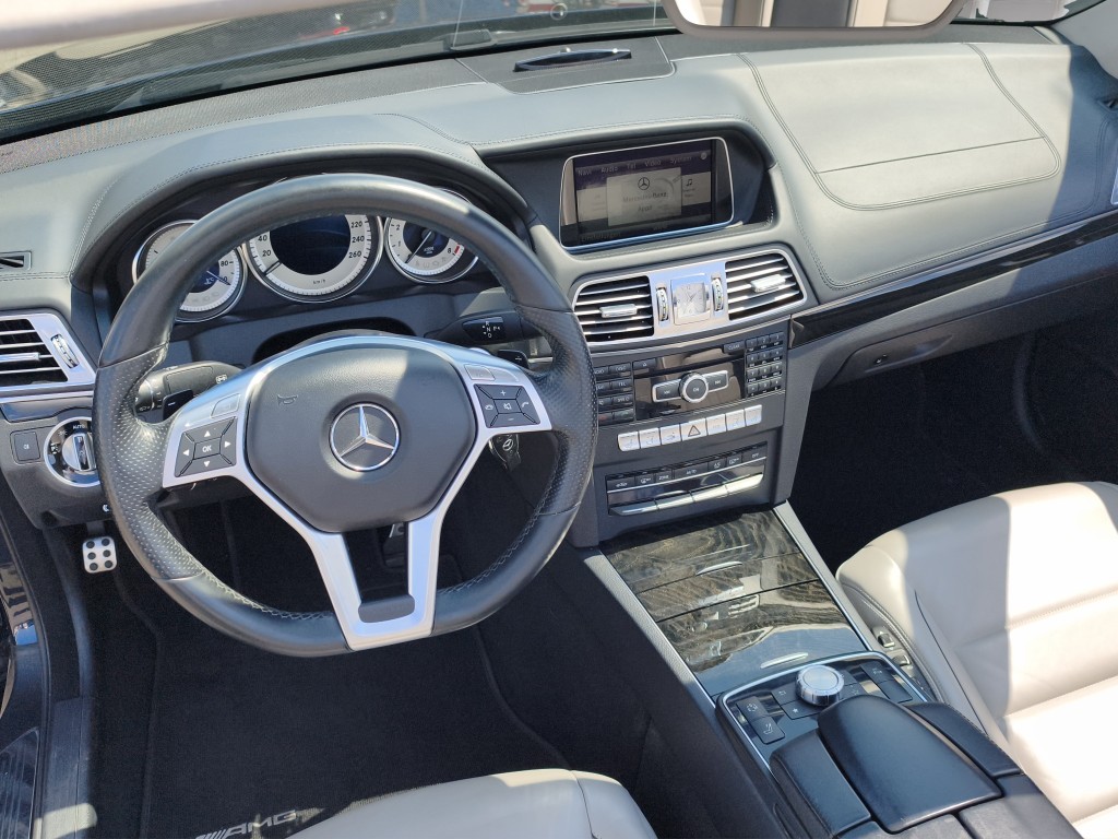 MERCEDES-BENZ E 300 Cabriolet AMG Sportpaket-image-9