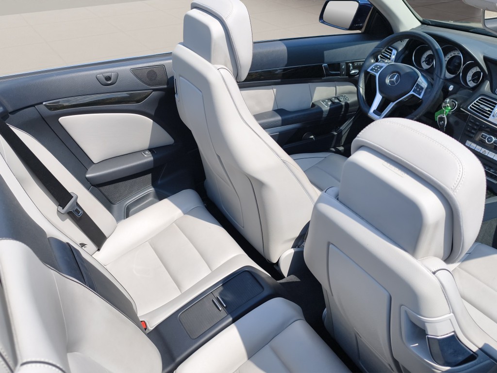 MERCEDES-BENZ E 300 Cabriolet AMG Sportpaket-image-12