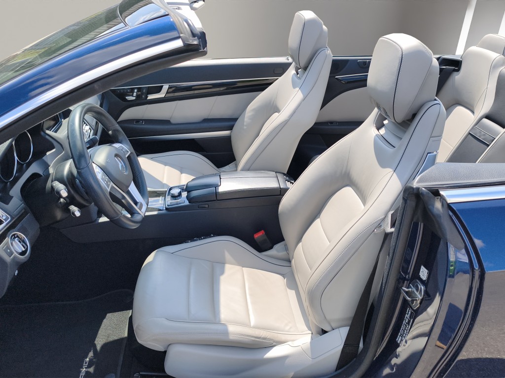 MERCEDES-BENZ E 300 Cabriolet AMG Sportpaket-image-4