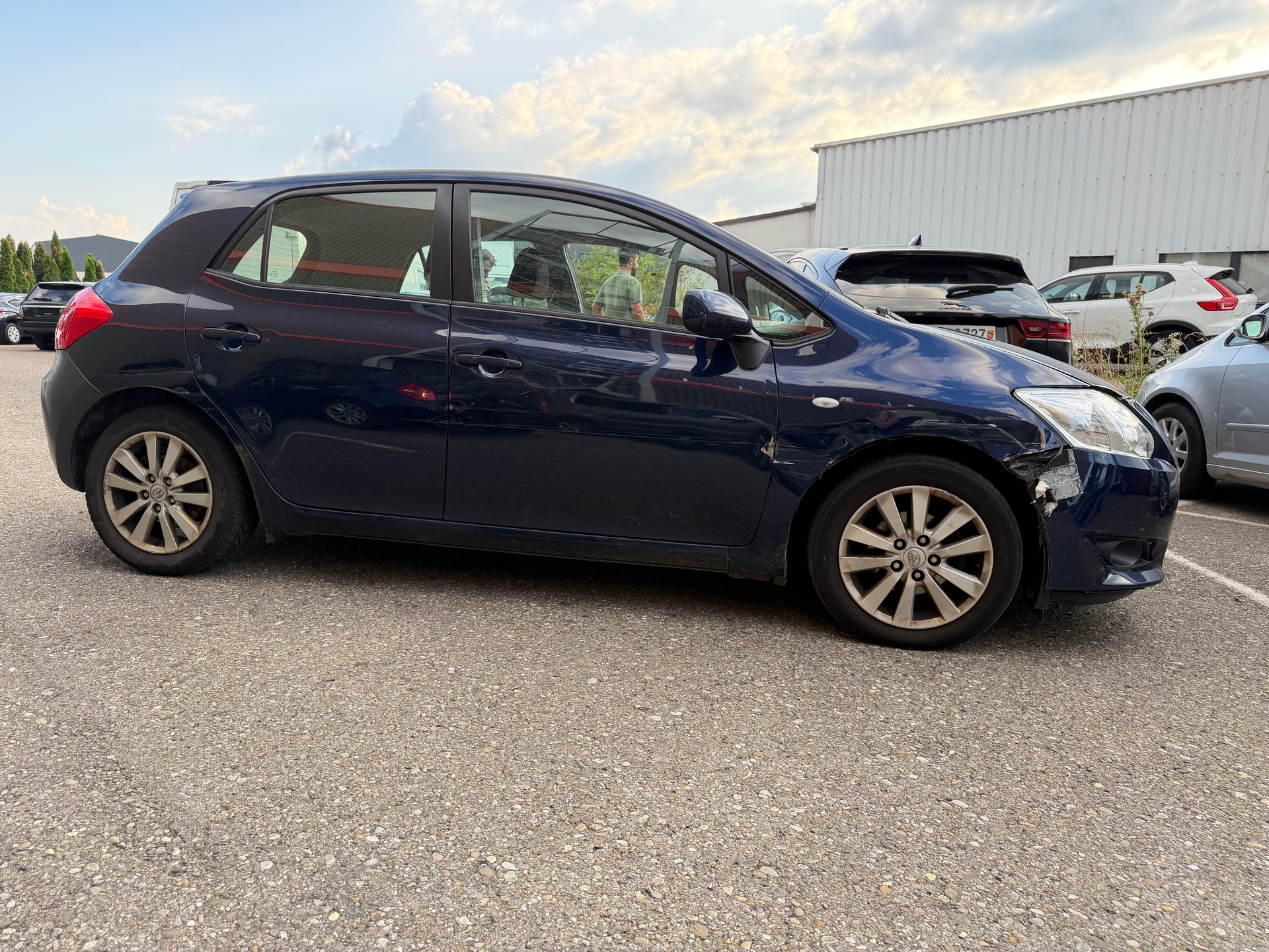 TOYOTA Auris 1.8 Linea Luna-image-1