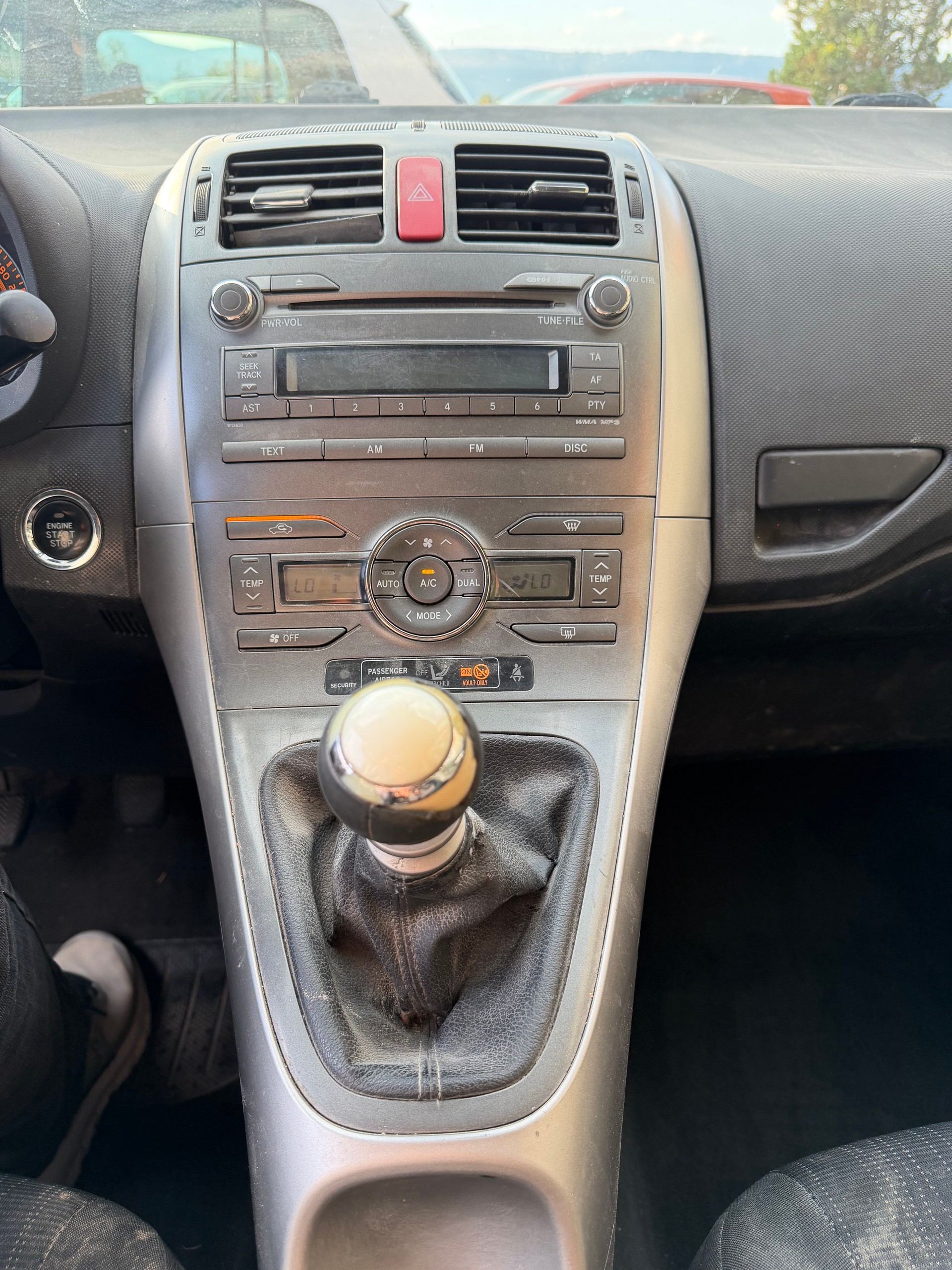 TOYOTA Auris 1.8 Linea Luna-image-8