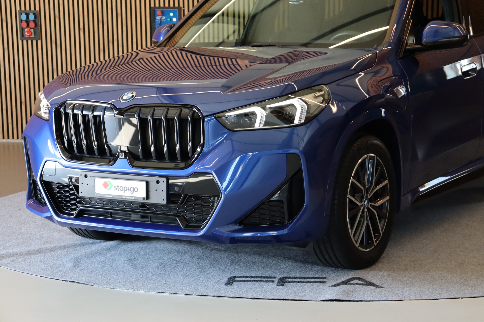 BMW X1 M Sport 25e xDrive paddles-image-1