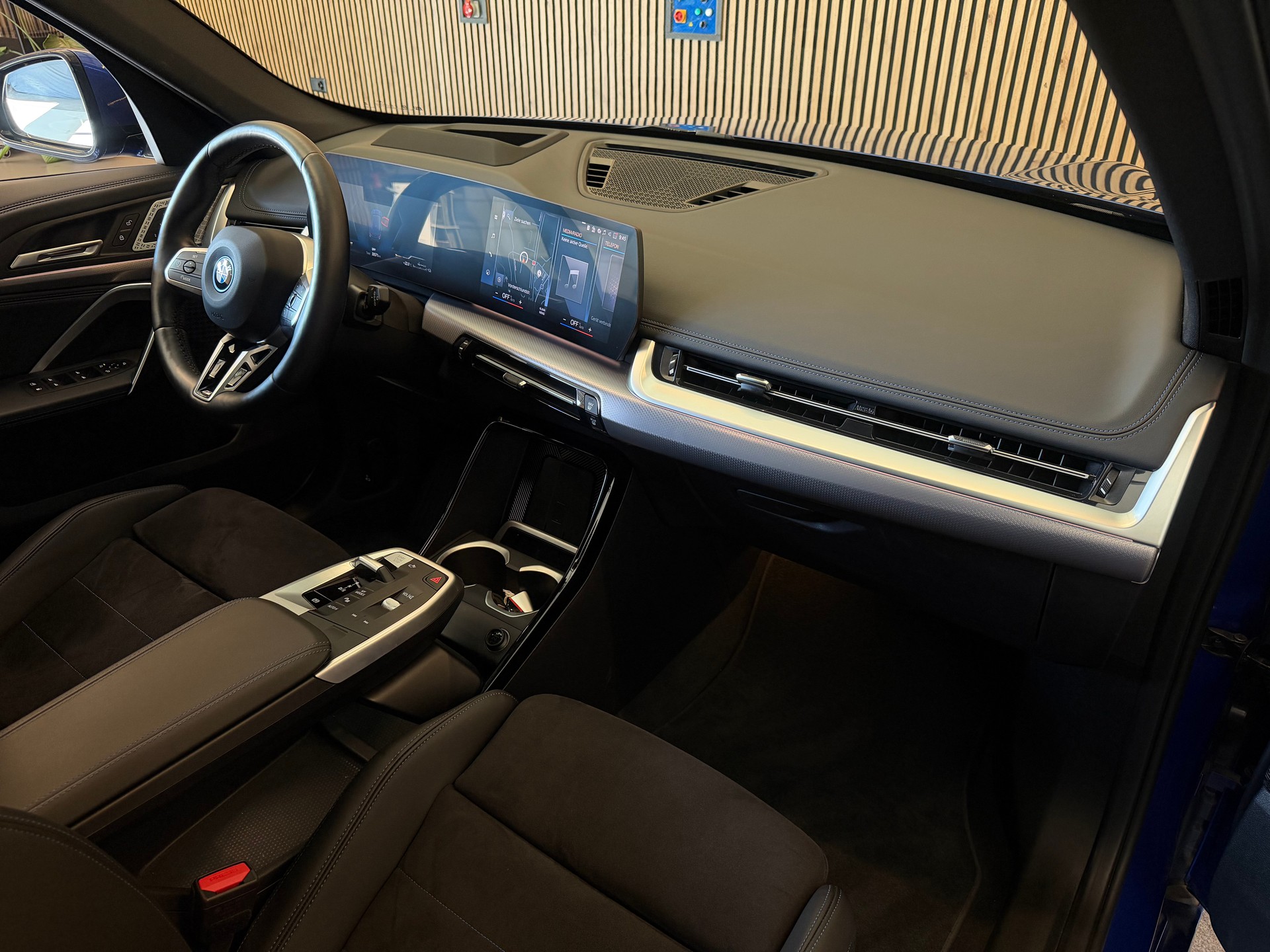 BMW X1 M Sport 25e xDrive paddles-image-18