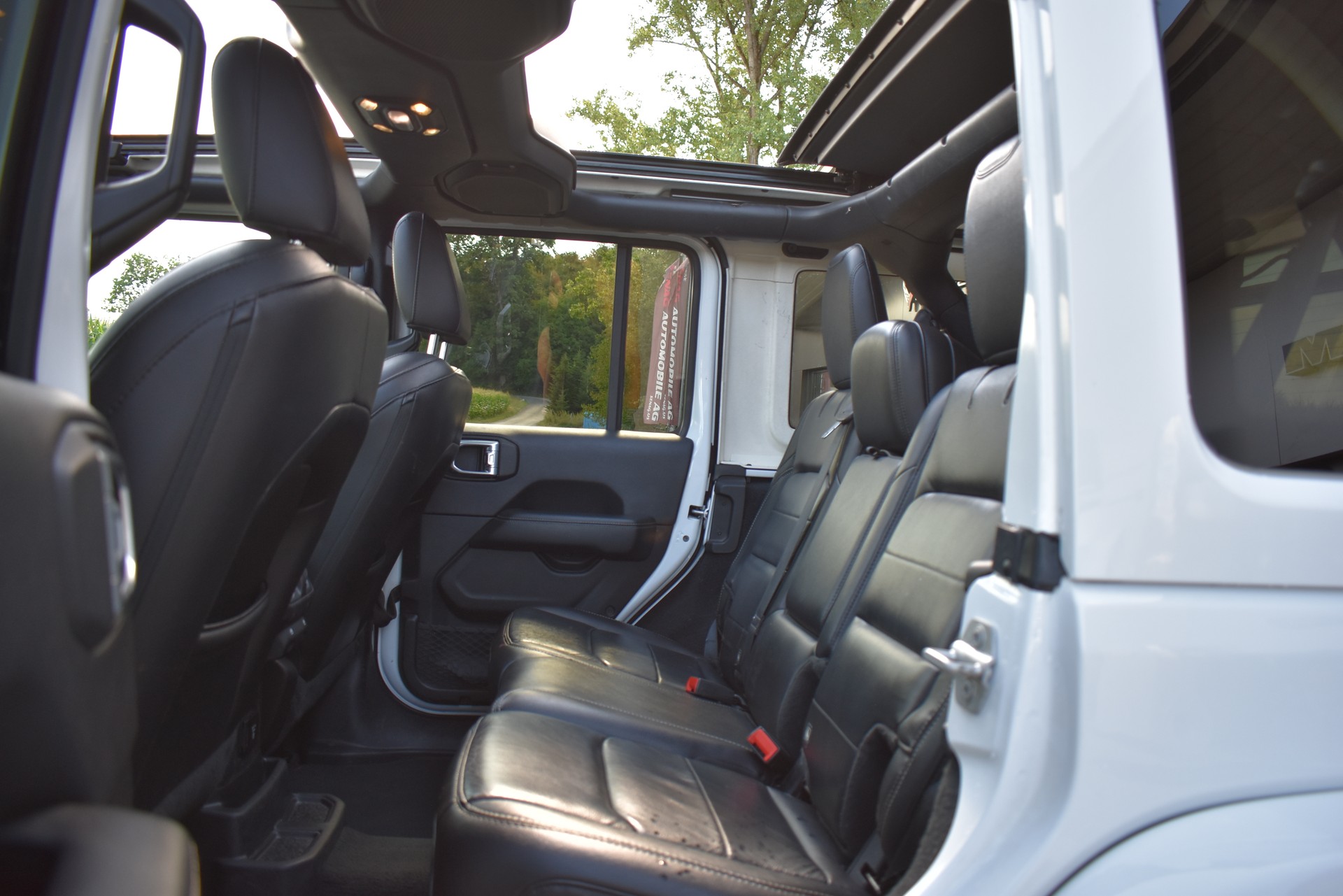 JEEP Wrangler 2.0 Unlimited Rubicon Automatic-image-8