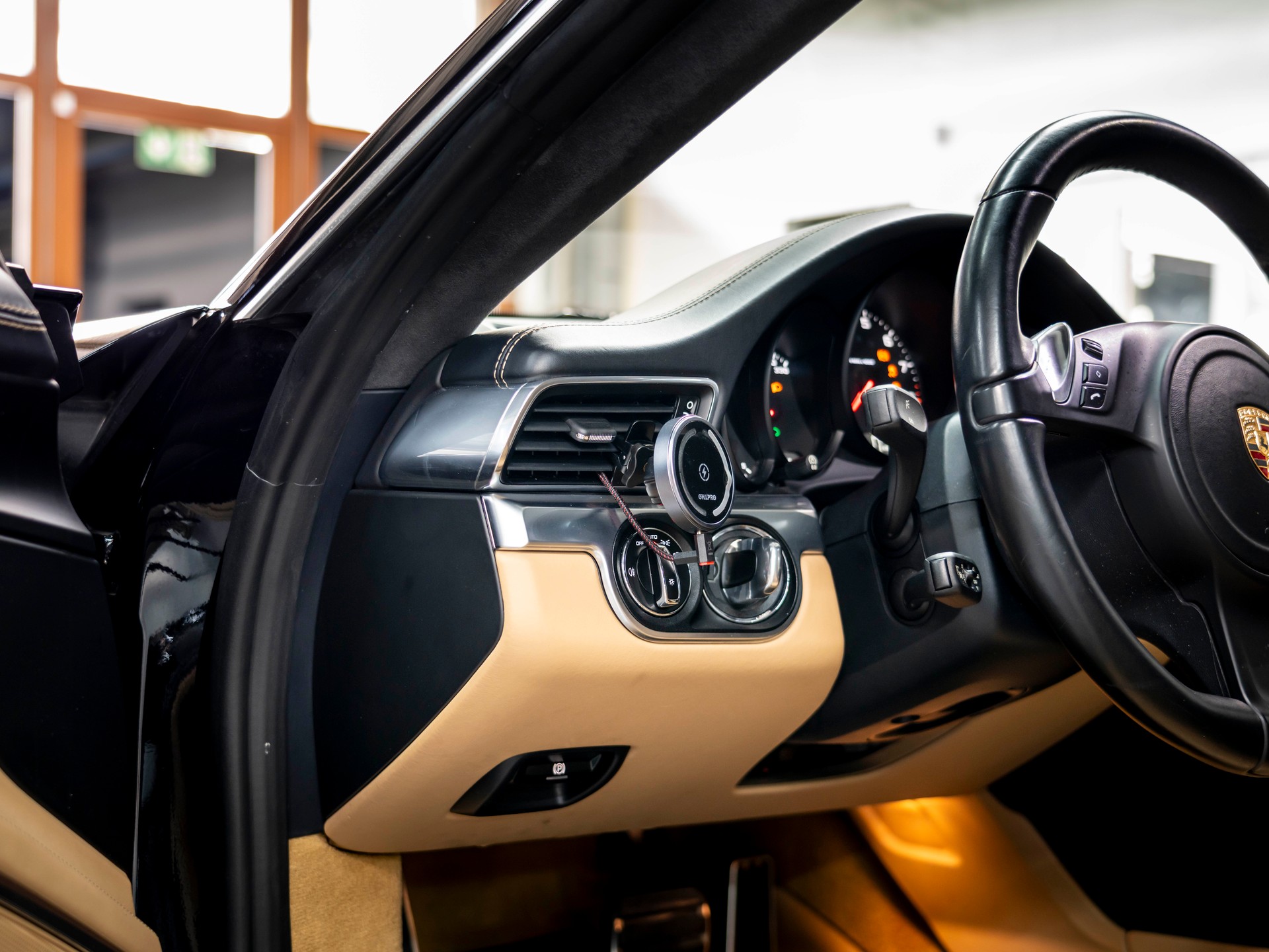 PORSCHE 911 Carrera 4 PDK-image-16